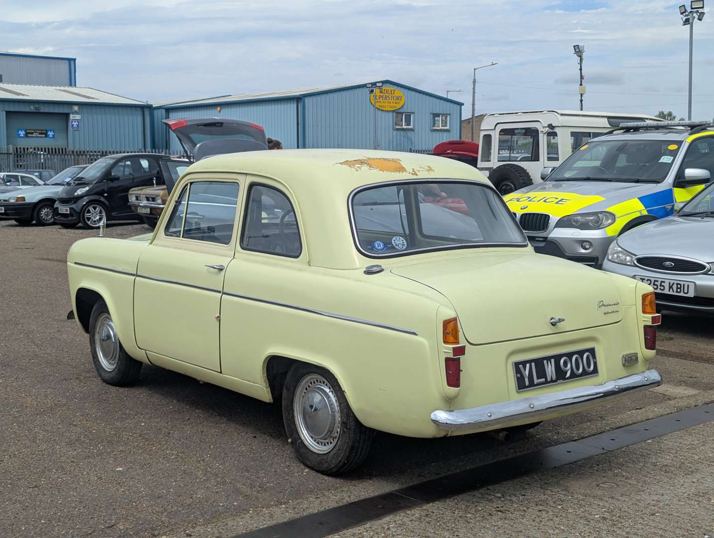 <p>1960 FORD 100E POPULAR</p>