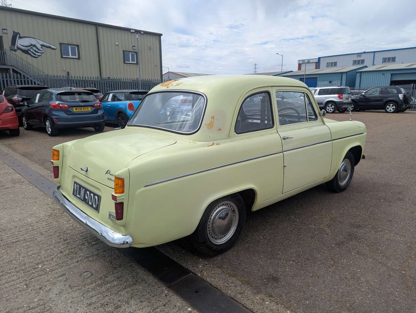 <p>1960 FORD 100E POPULAR</p>