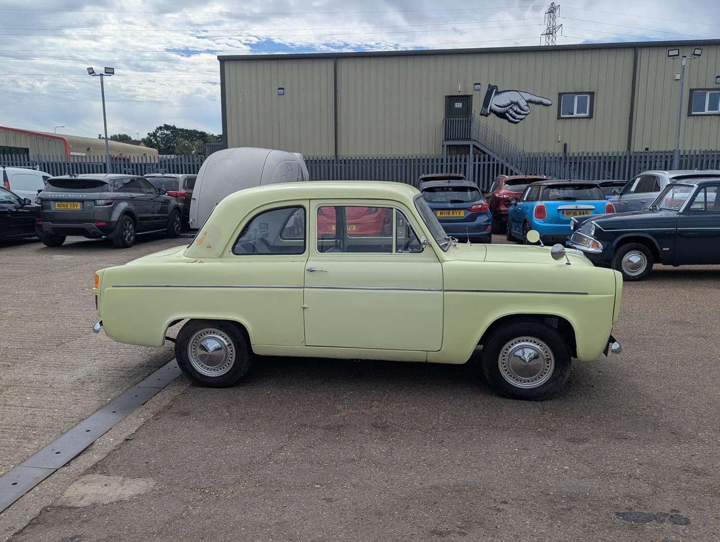 <p>1960 FORD 100E POPULAR</p>