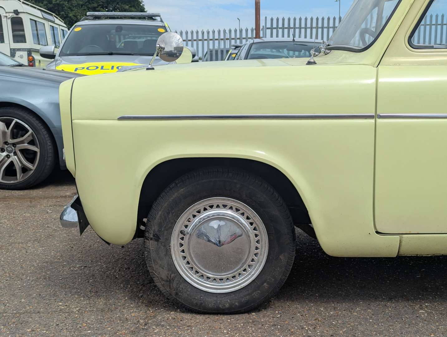 <p>1960 FORD 100E POPULAR</p>