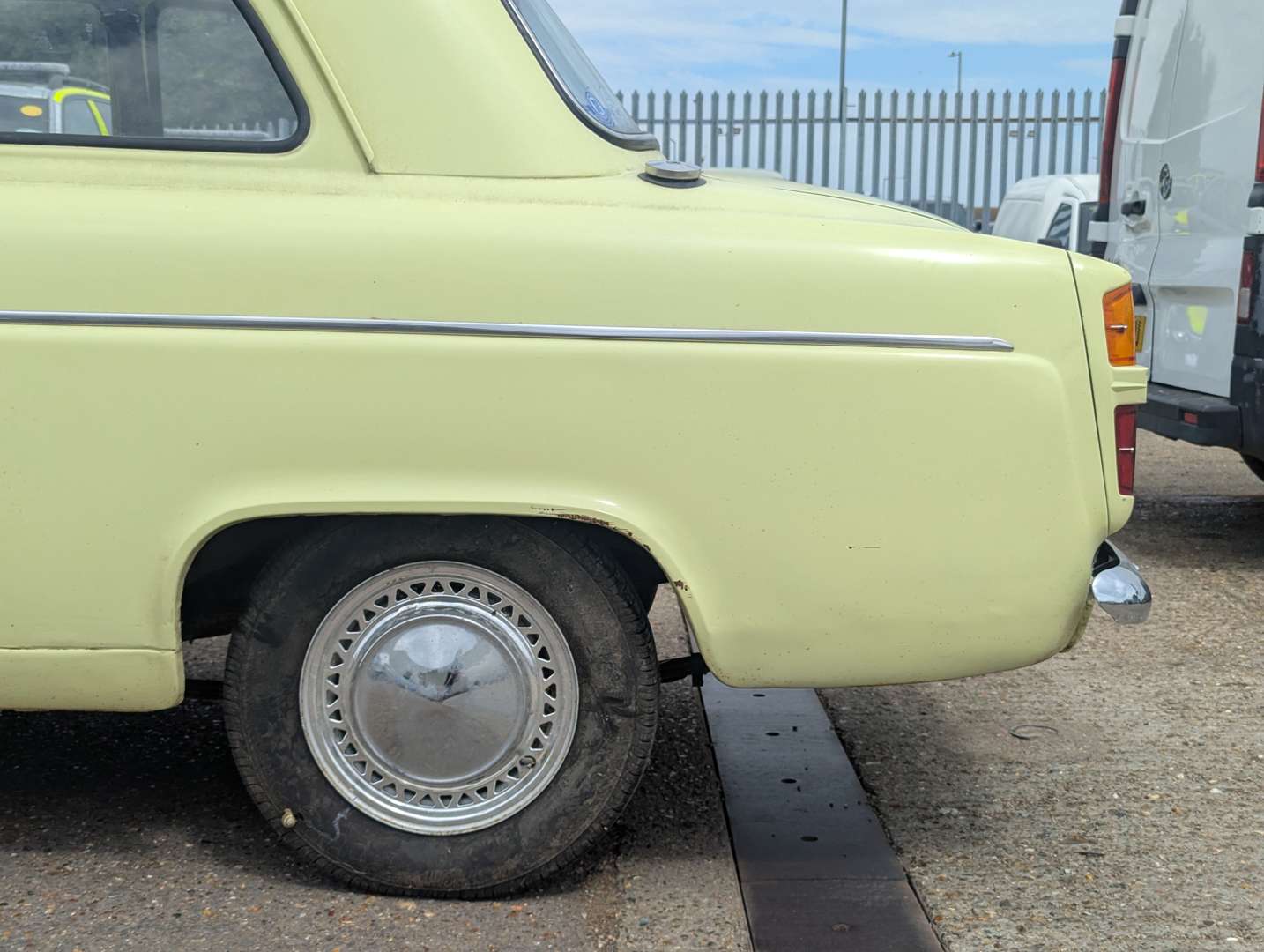 <p>1960 FORD 100E POPULAR</p>