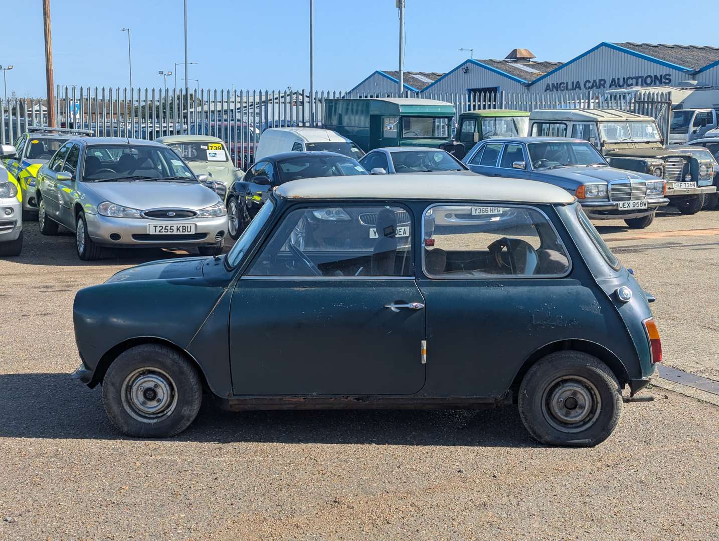 <p>1971 LEYLAND MINI 1000</p>