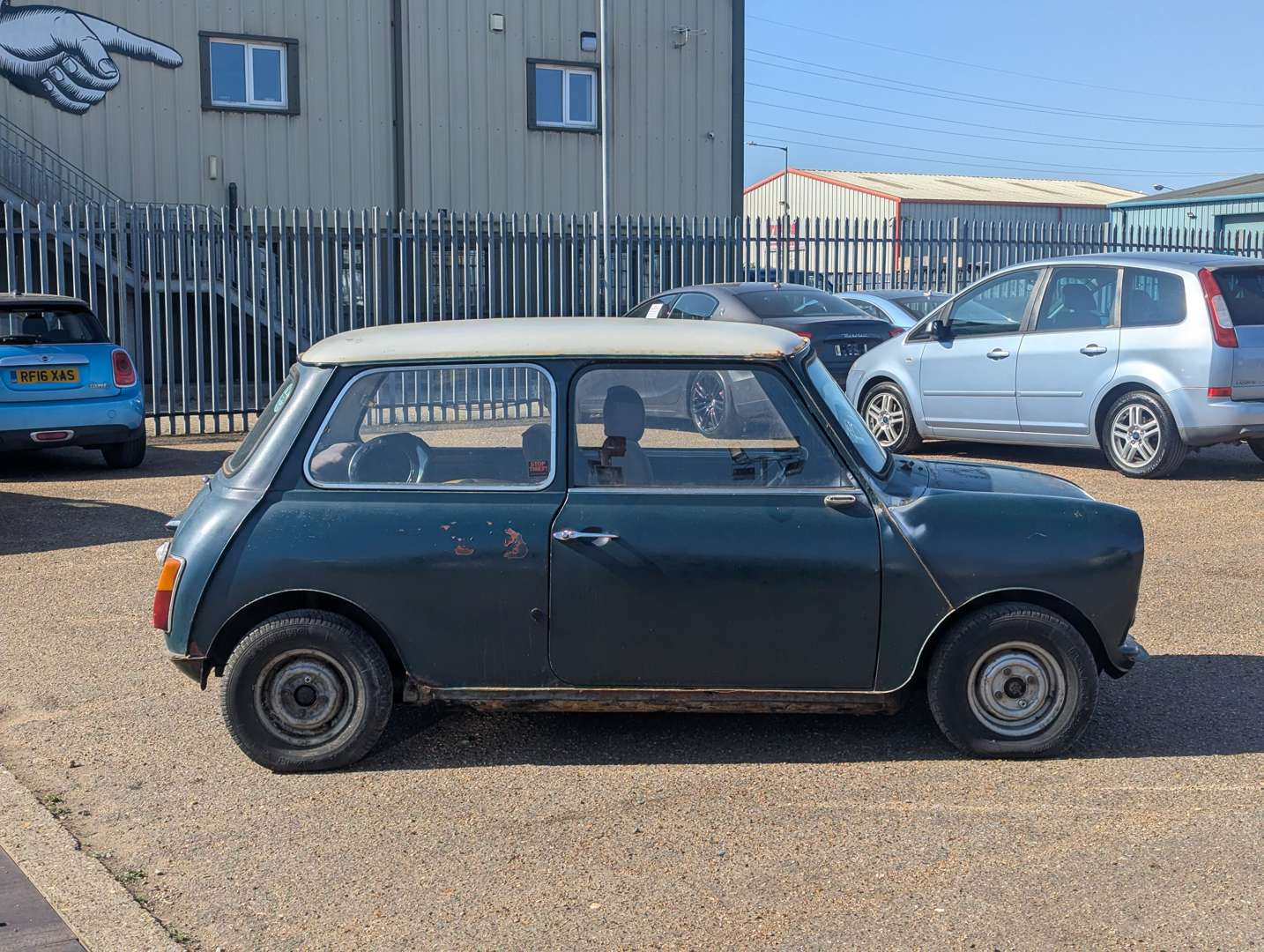 <p>1971 LEYLAND MINI 1000</p>
