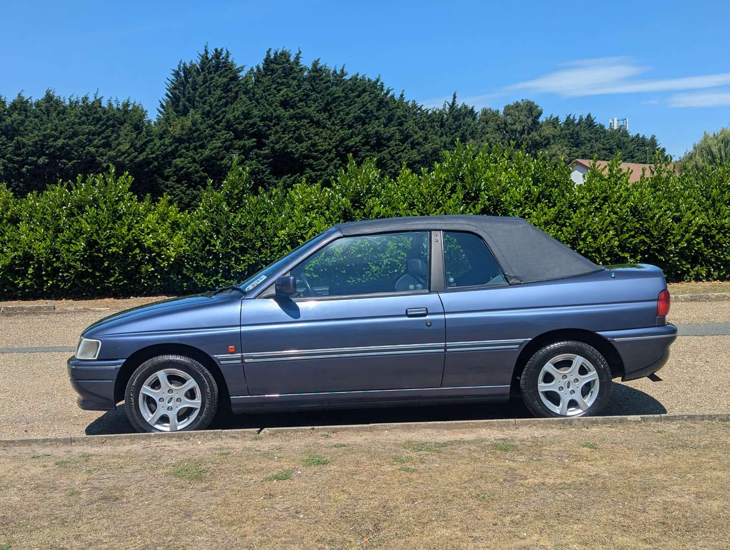 <p>1994 FORD ESCORT MISTRAL CONVERTIBLE</p>