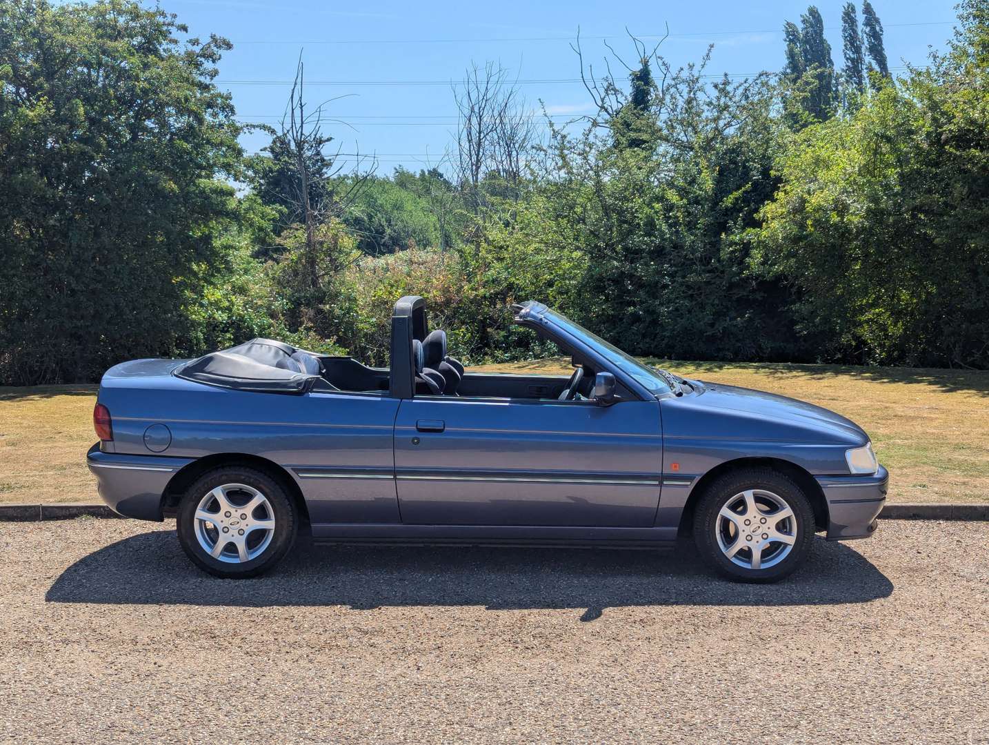 <p>1994 FORD ESCORT MISTRAL CONVERTIBLE</p>