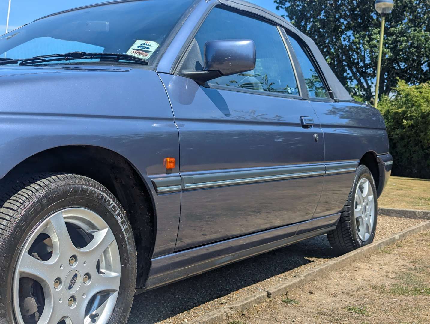 <p>1994 FORD ESCORT MISTRAL CONVERTIBLE</p>