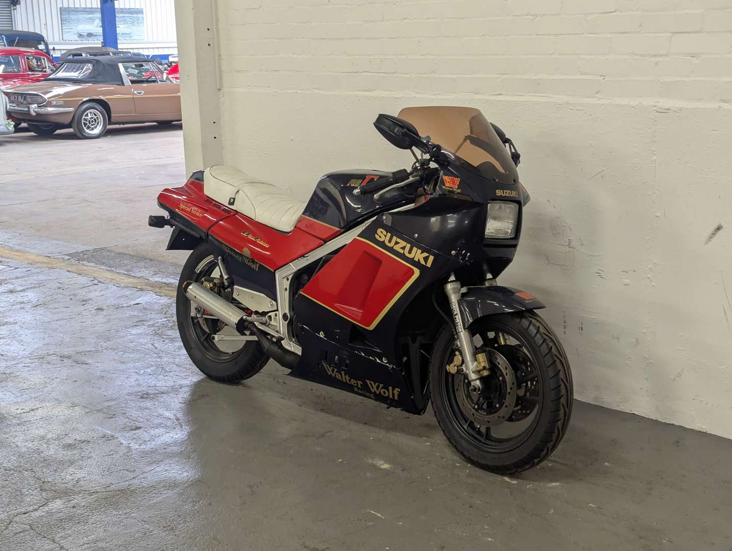 <p>1987 SUZUKI RG 400 WALTER WOLF</p>