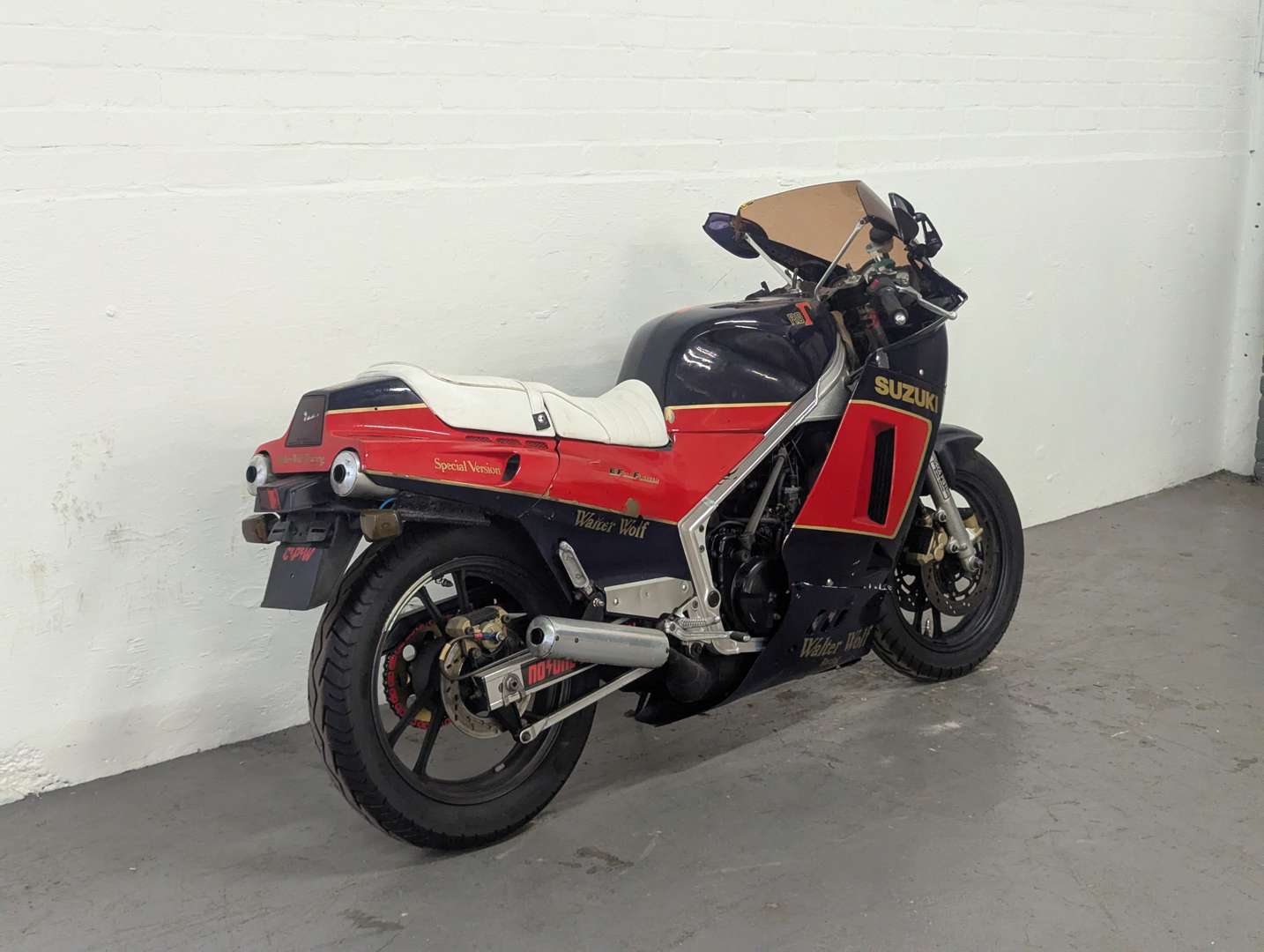<p>1987 SUZUKI RG 400 WALTER WOLF</p>