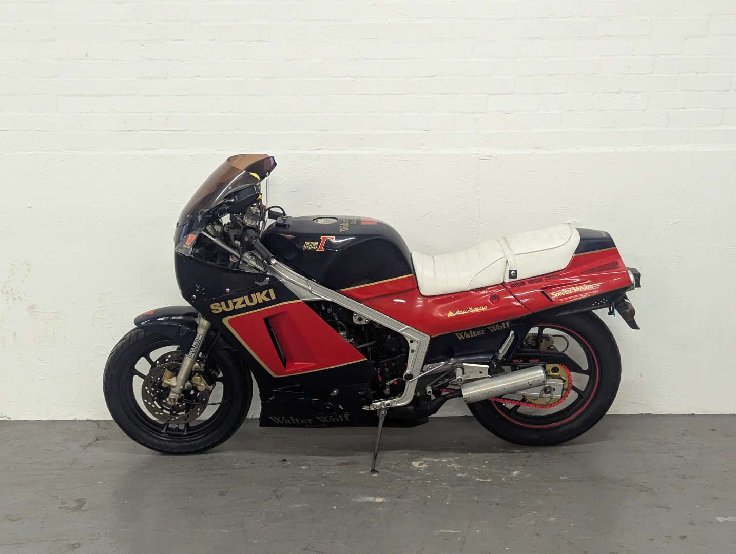 <p>1987 SUZUKI RG 400 WALTER WOLF</p>