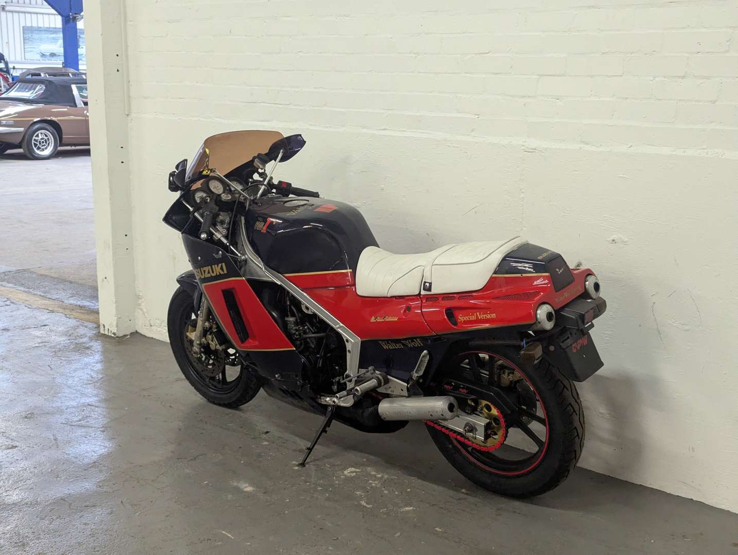 <p>1987 SUZUKI RG 400 WALTER WOLF</p>
