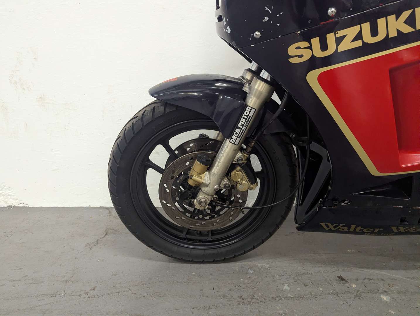 <p>1987 SUZUKI RG 400 WALTER WOLF</p>