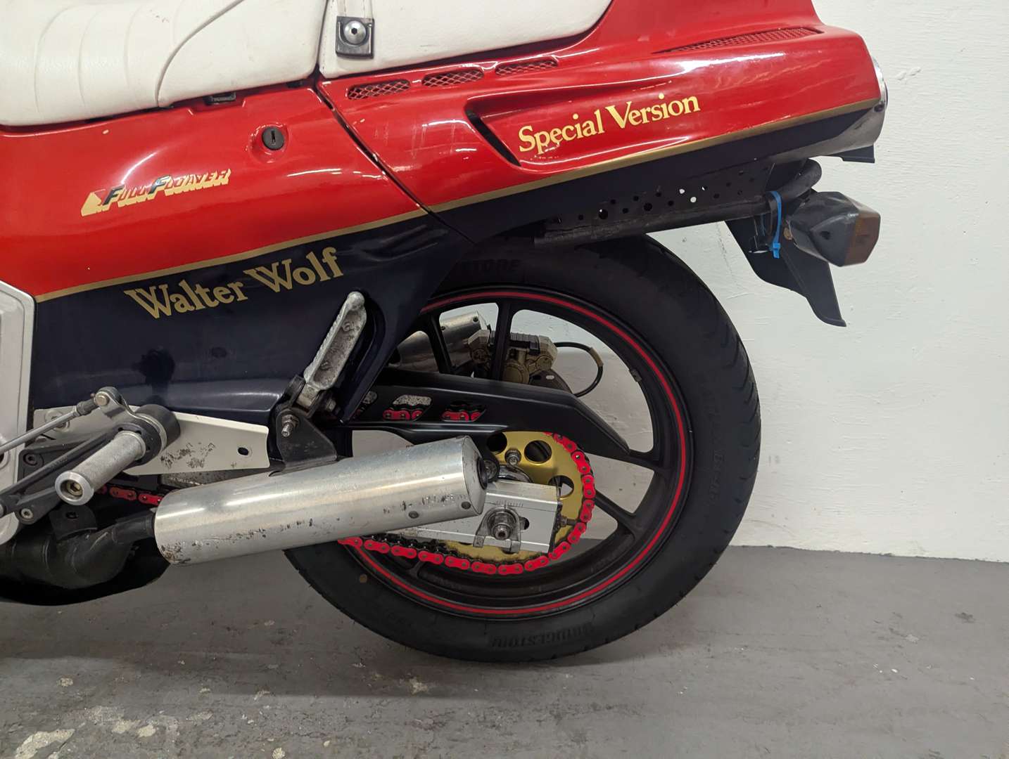 <p>1987 SUZUKI RG 400 WALTER WOLF</p>