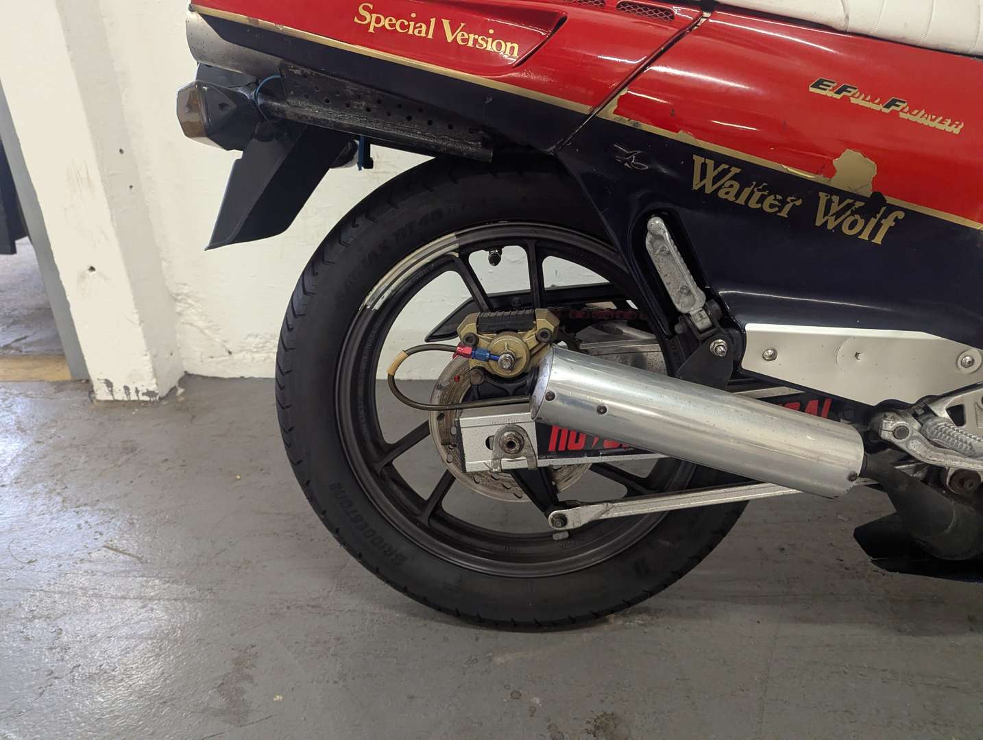 <p>1987 SUZUKI RG 400 WALTER WOLF</p>