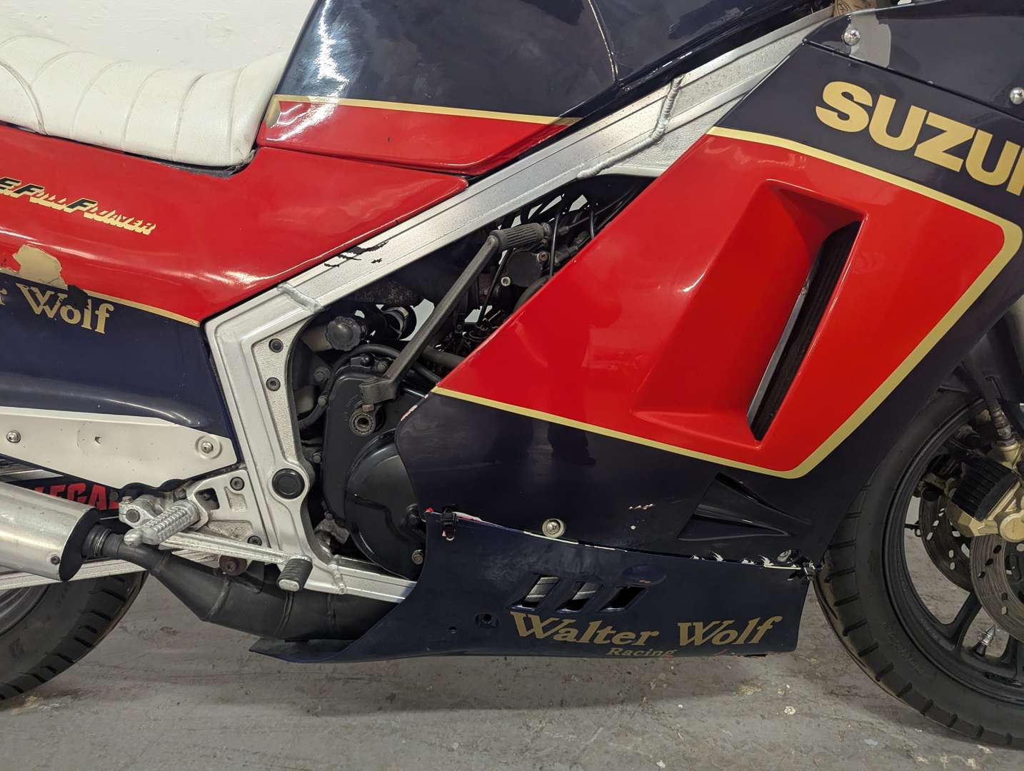 <p>1987 SUZUKI RG 400 WALTER WOLF</p>
