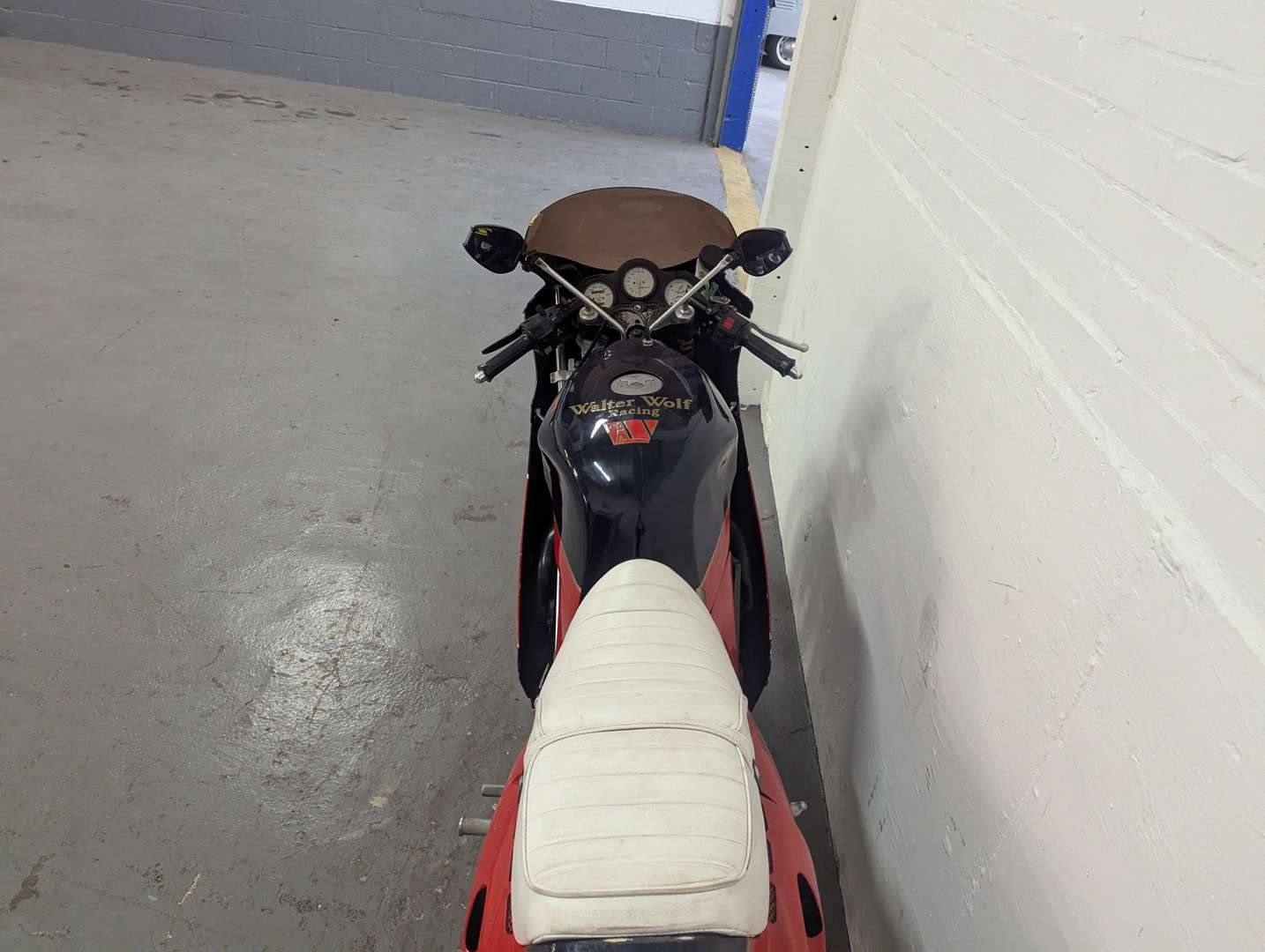 <p>1987 SUZUKI RG 400 WALTER WOLF</p>