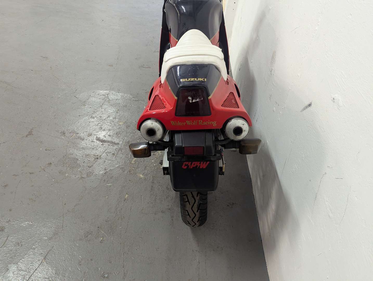 <p>1987 SUZUKI RG 400 WALTER WOLF</p>