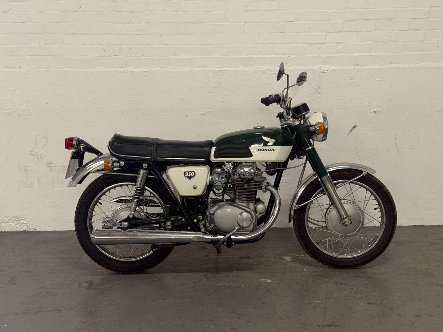 <p>1969 HONDA CB 350</p>