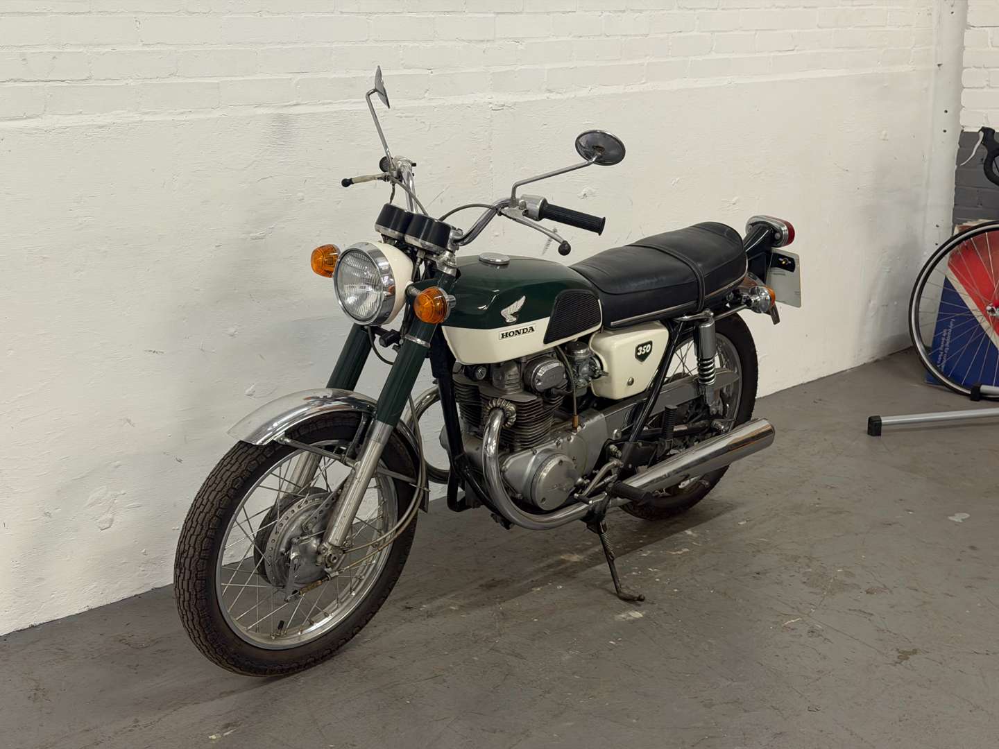 <p>1969 HONDA CB 350</p>