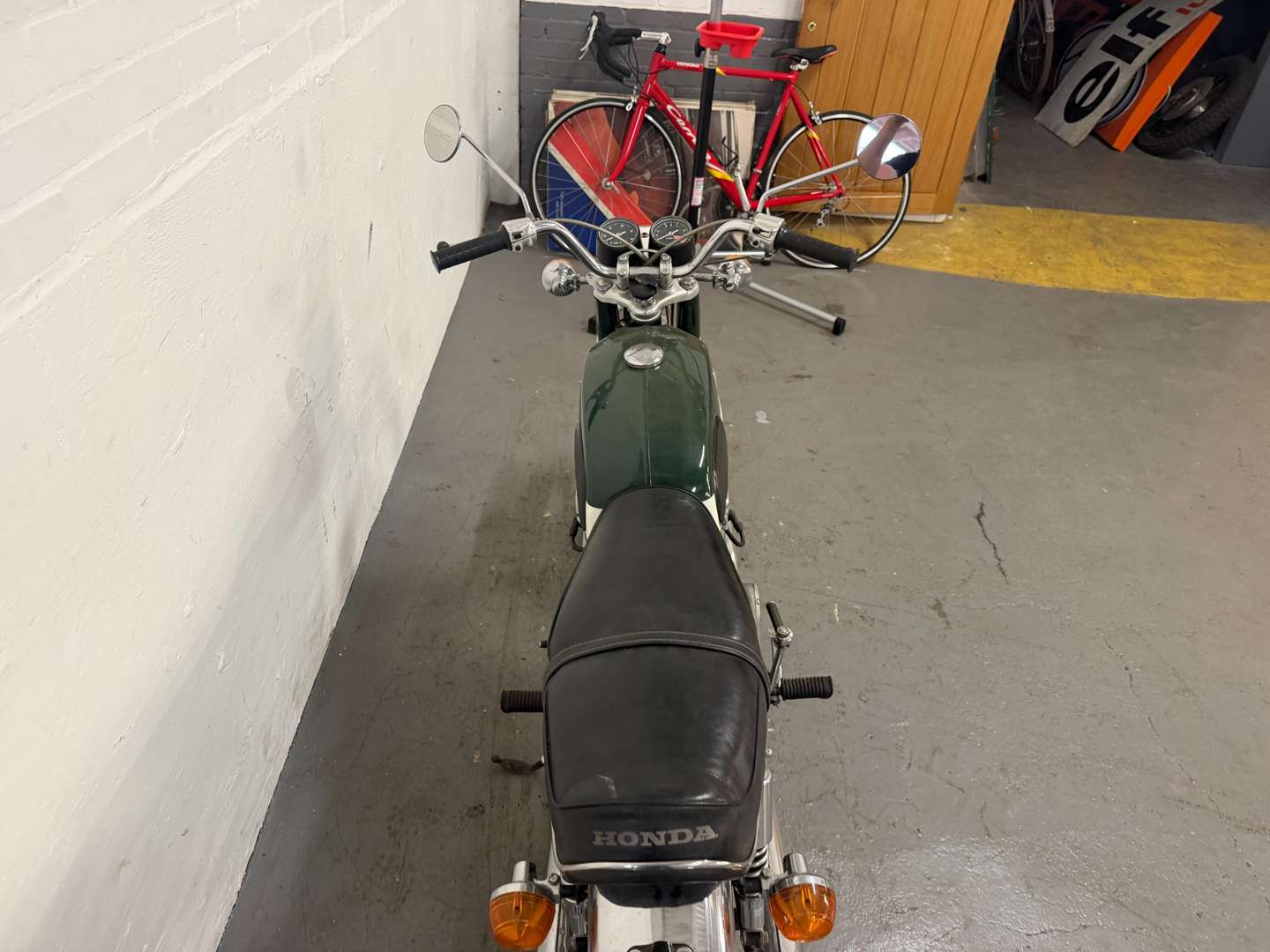<p>1969 HONDA CB 350</p>