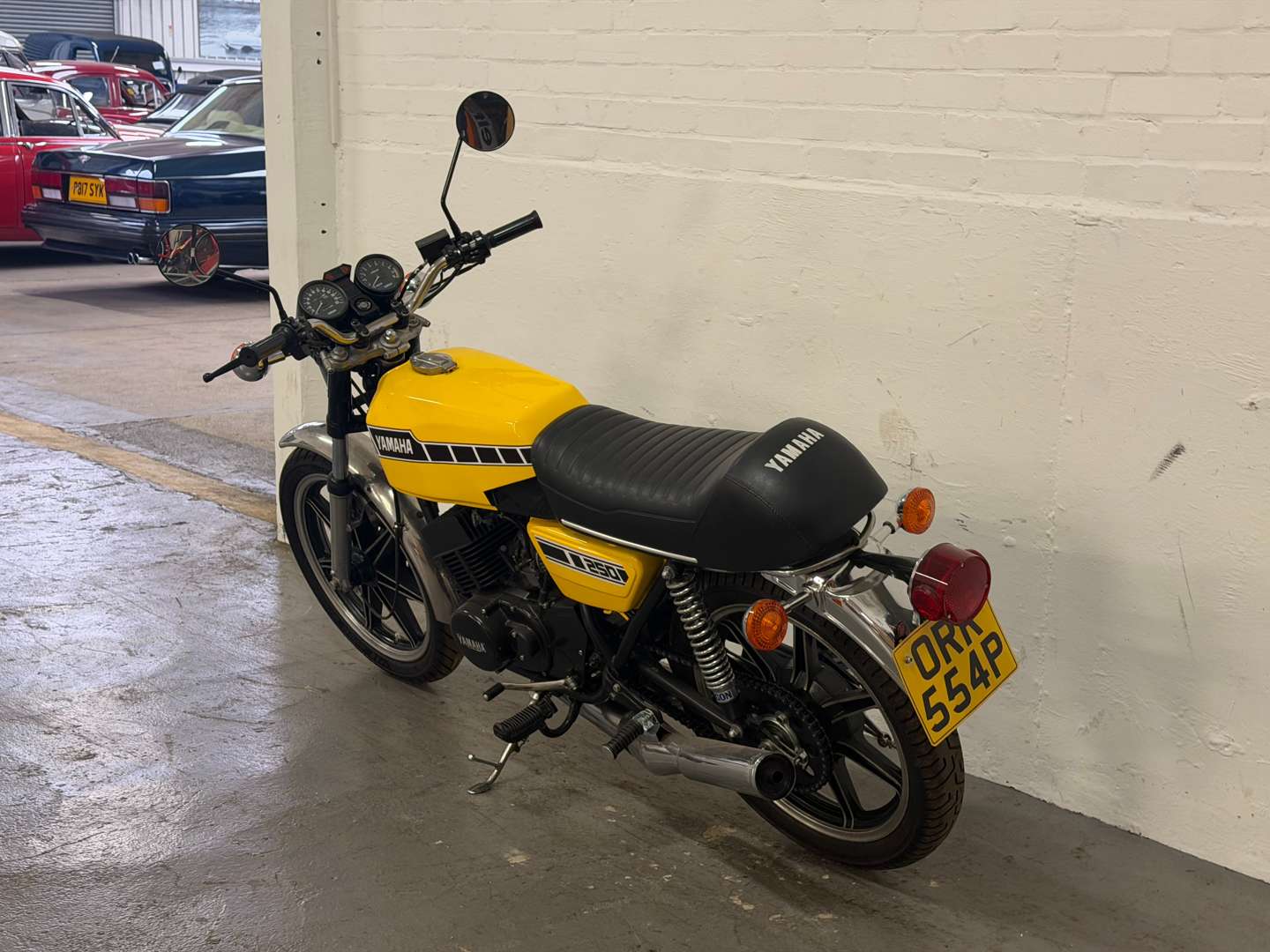 <p>1976 YAMAHA RD 250</p>
