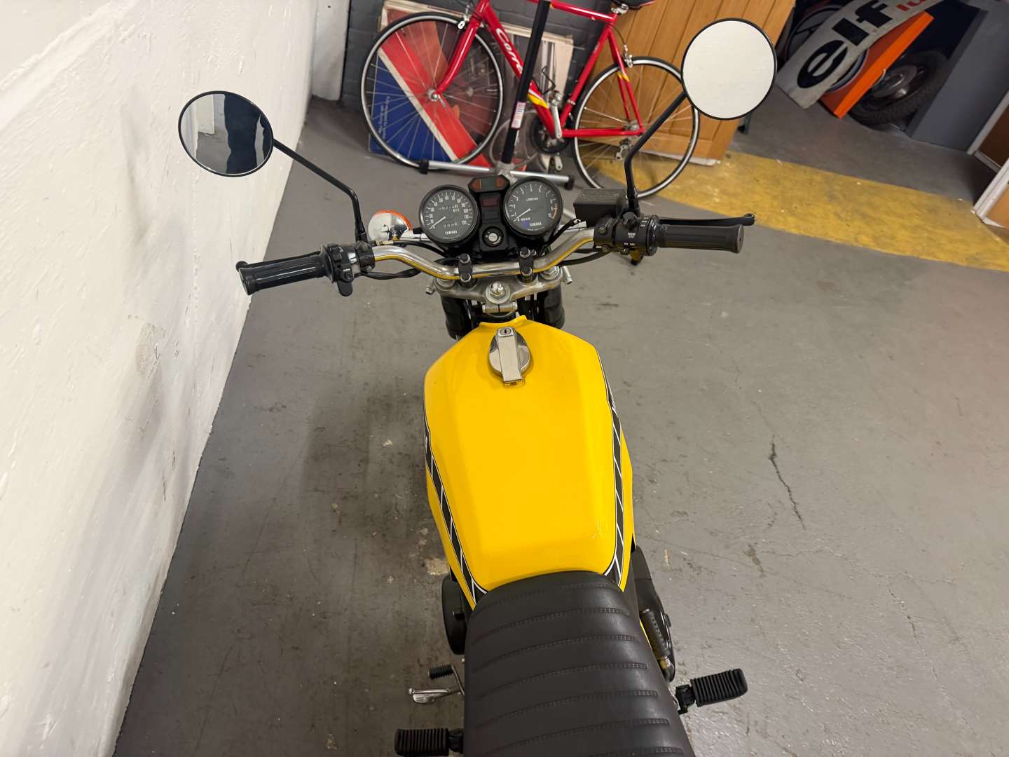 <p>1976 YAMAHA RD 250</p>