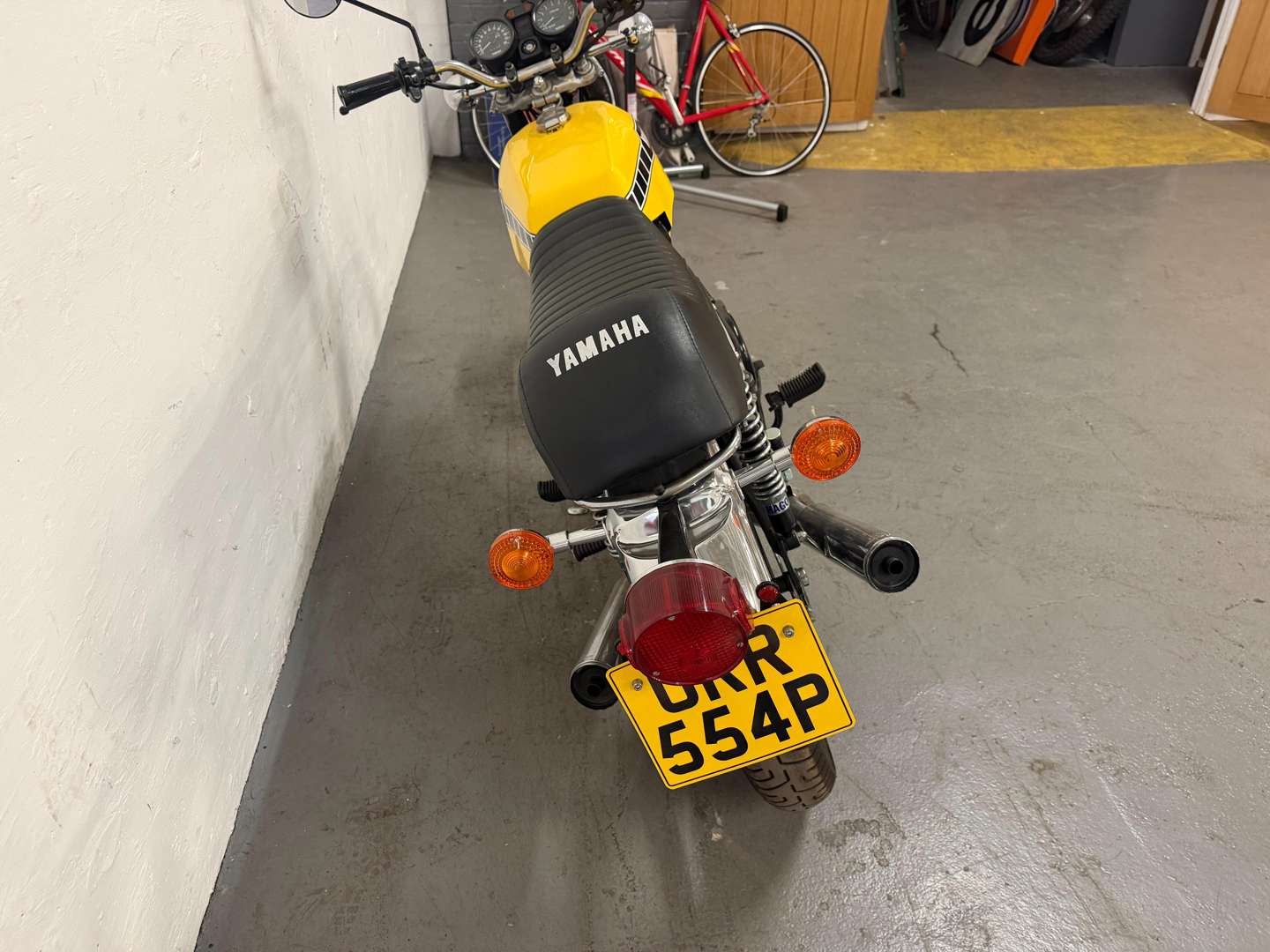 <p>1976 YAMAHA RD 250</p>