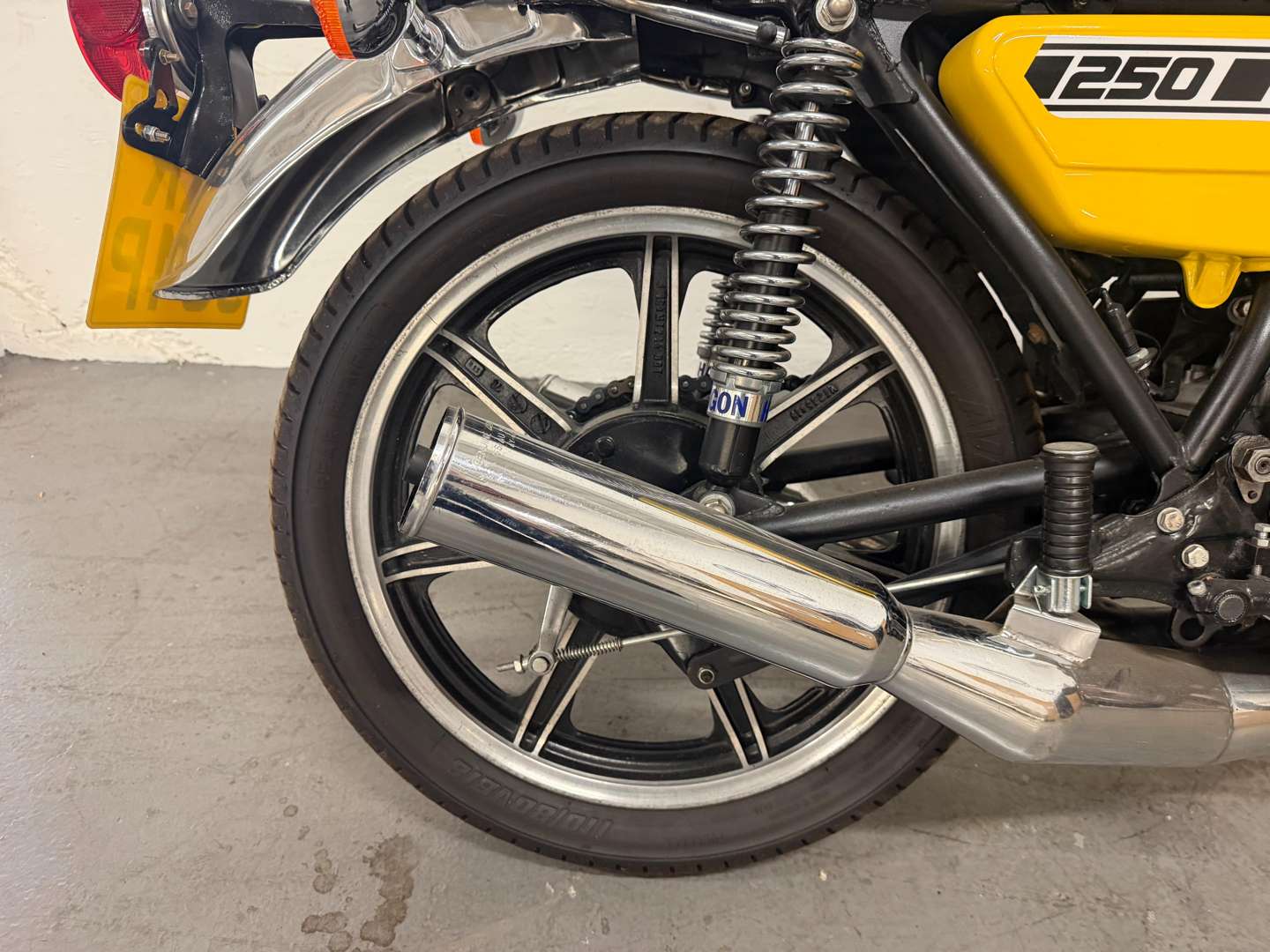 <p>1976 YAMAHA RD 250</p>