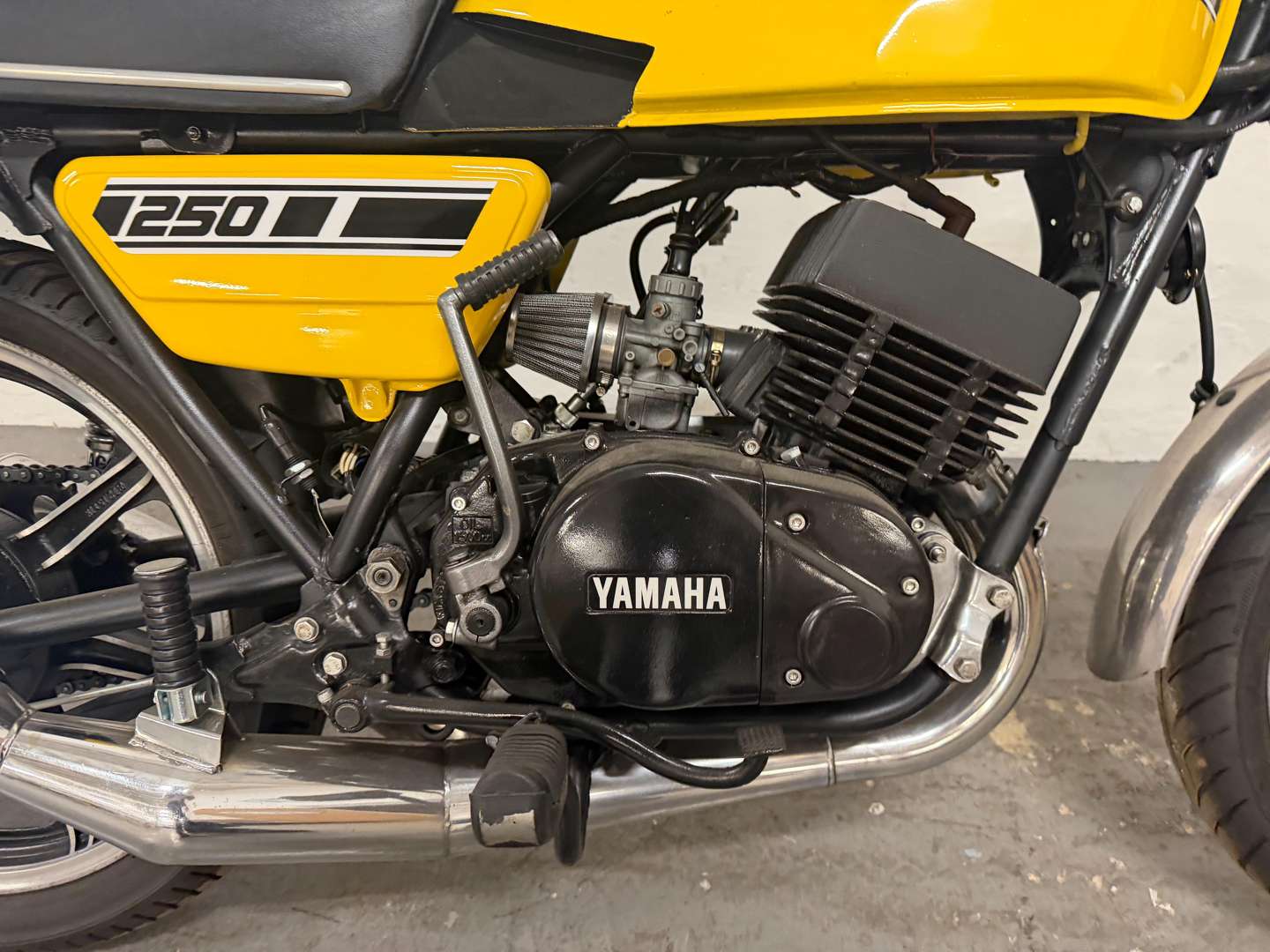 <p>1976 YAMAHA RD 250</p>