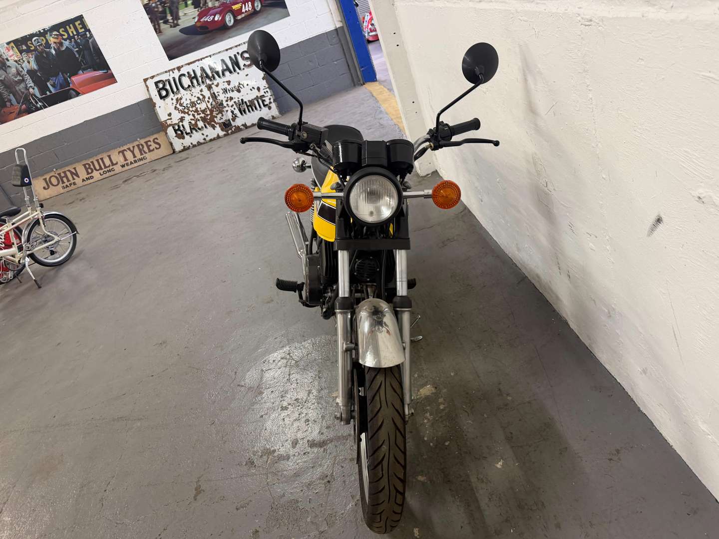 <p>1976 YAMAHA RD 250</p>