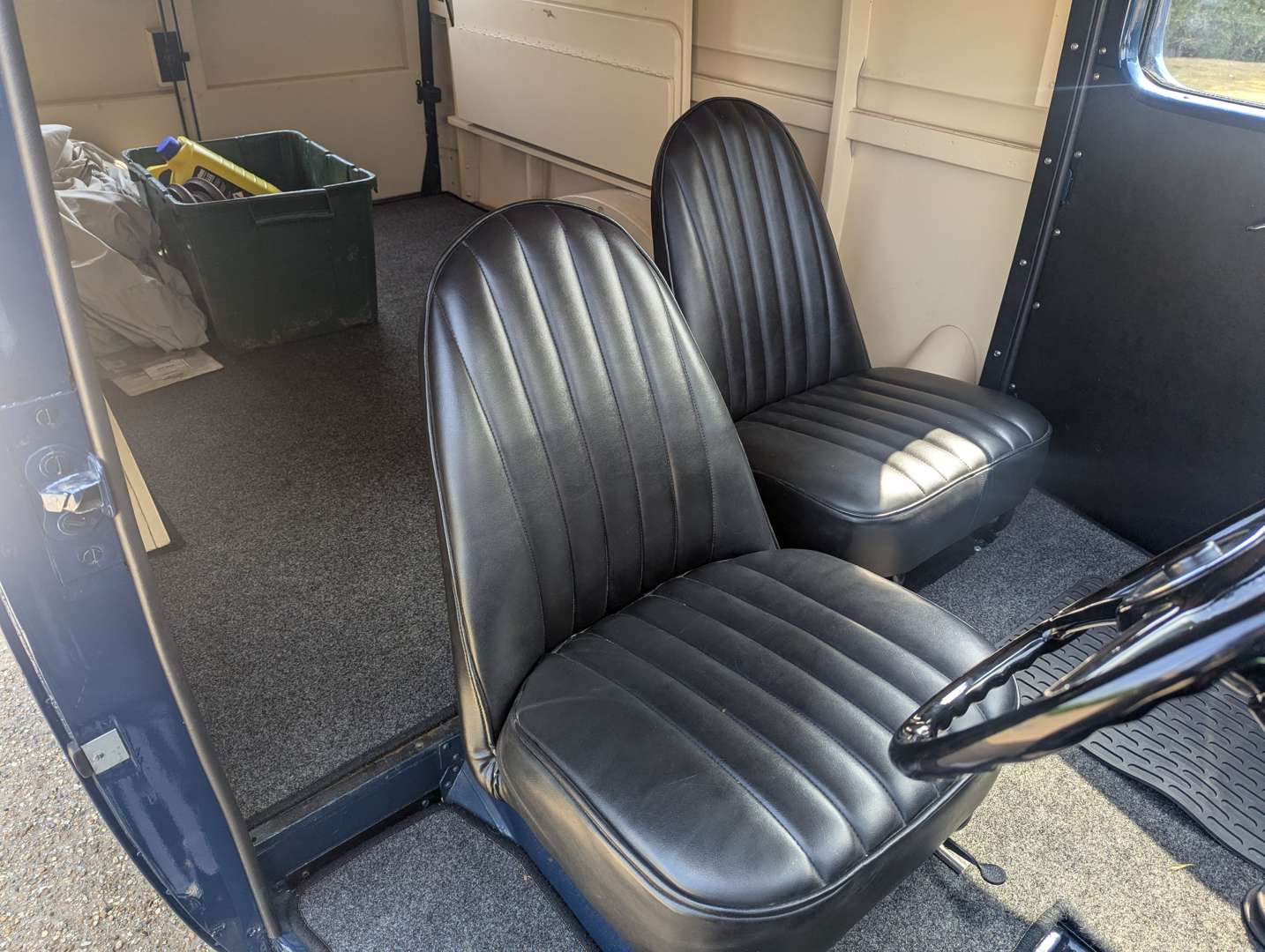 <p>1956 FORDSON E83W VAN</p>