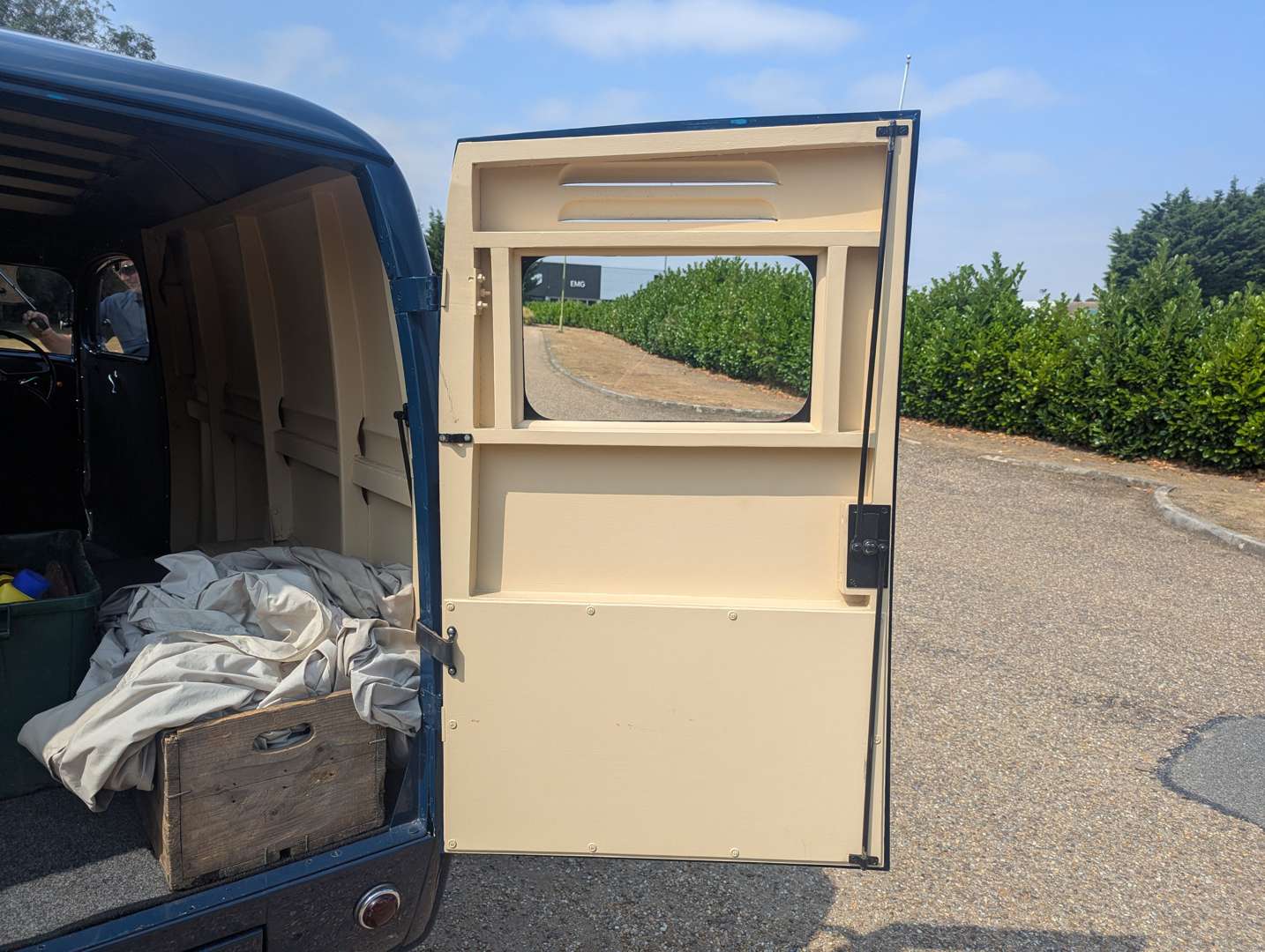 <p>1956 FORDSON E83W VAN</p>