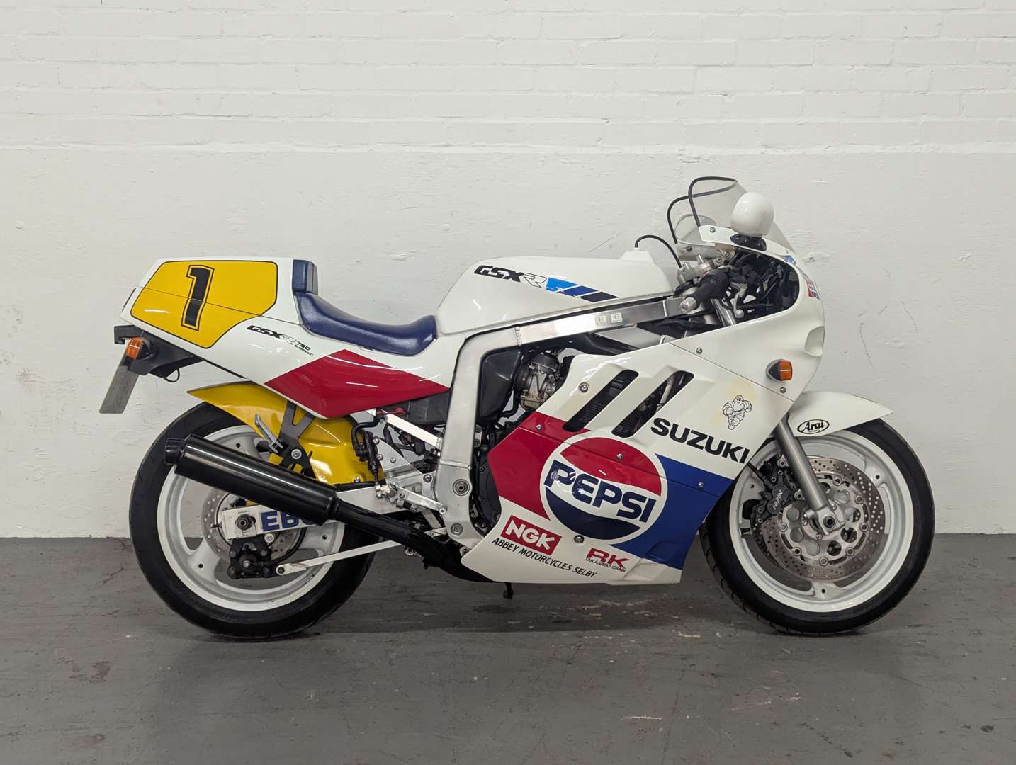 <p>1989 SUZUKI GSX 750</p>