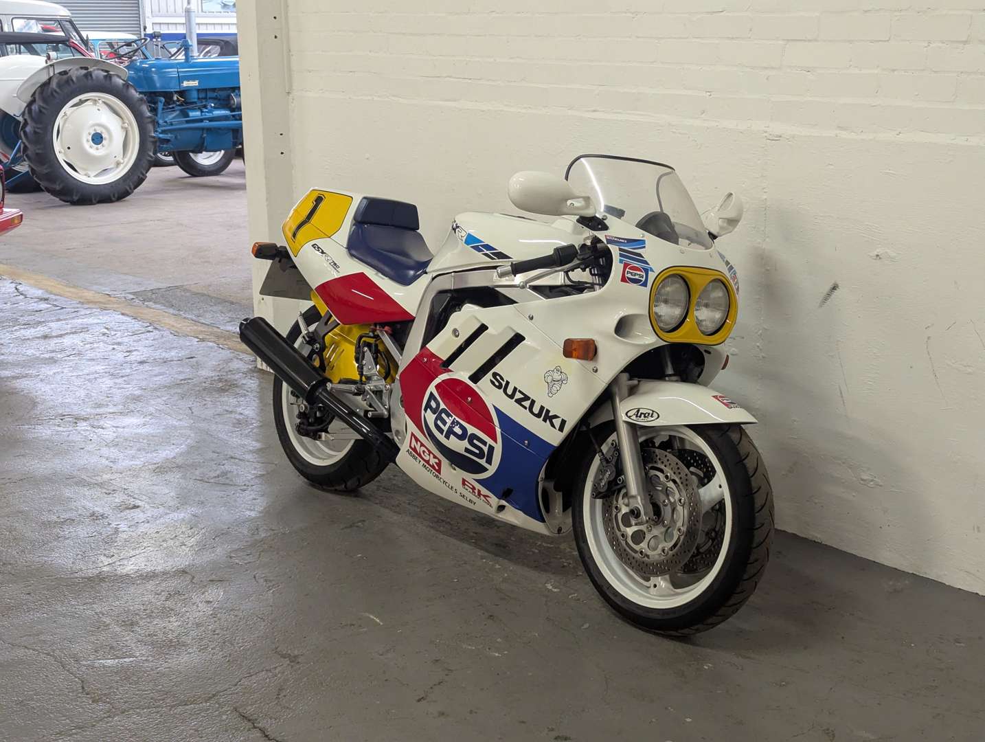 <p>1989 SUZUKI GSX 750</p>