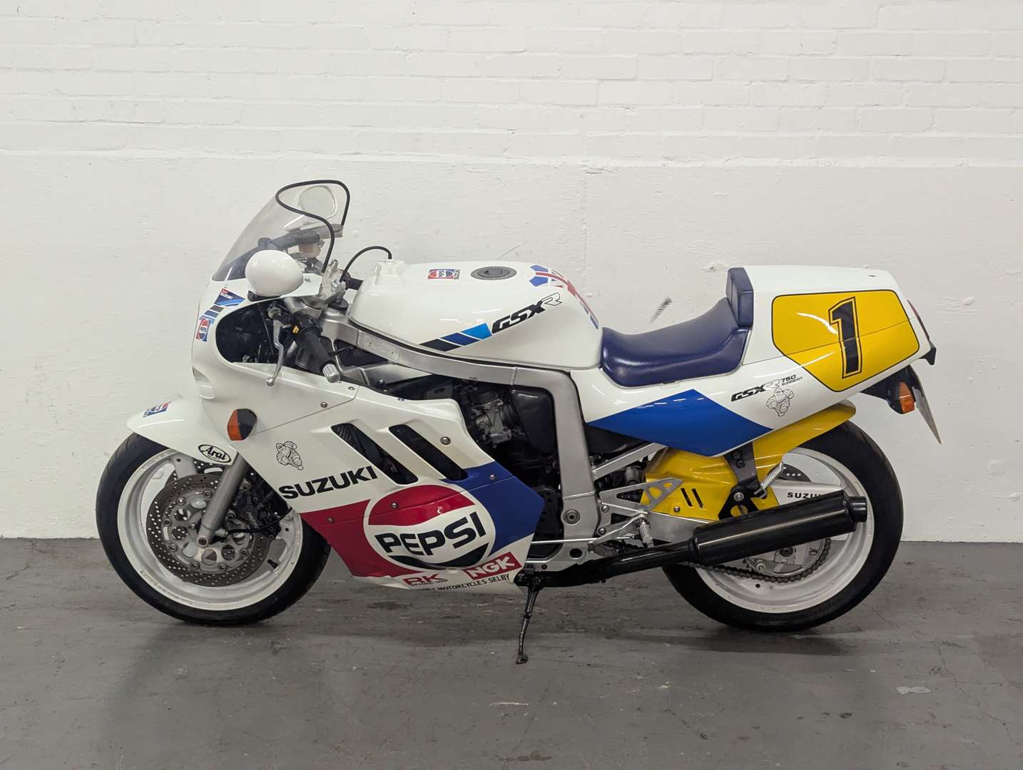 <p>1989 SUZUKI GSX 750</p>