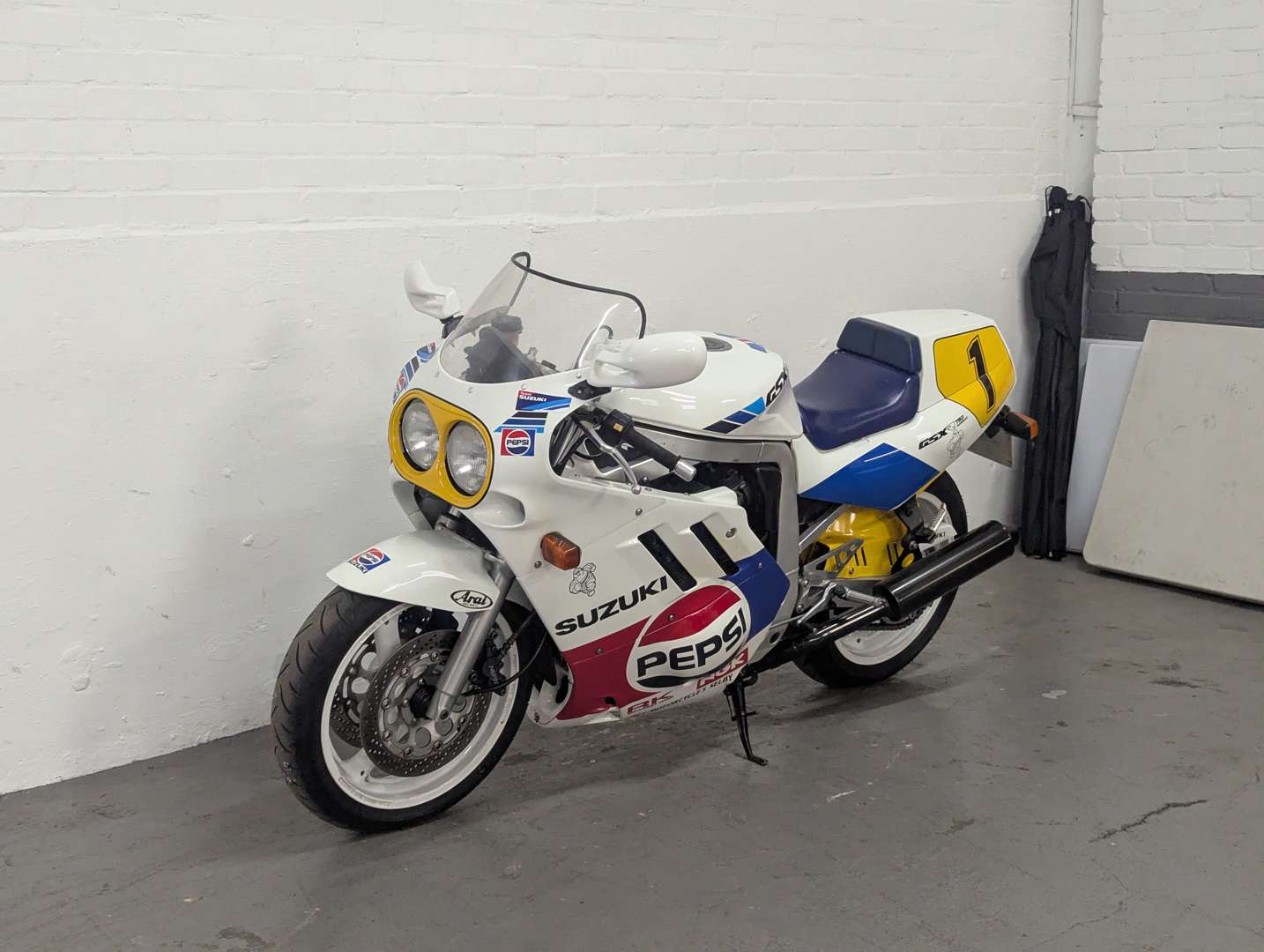 <p>1989 SUZUKI GSX 750</p>