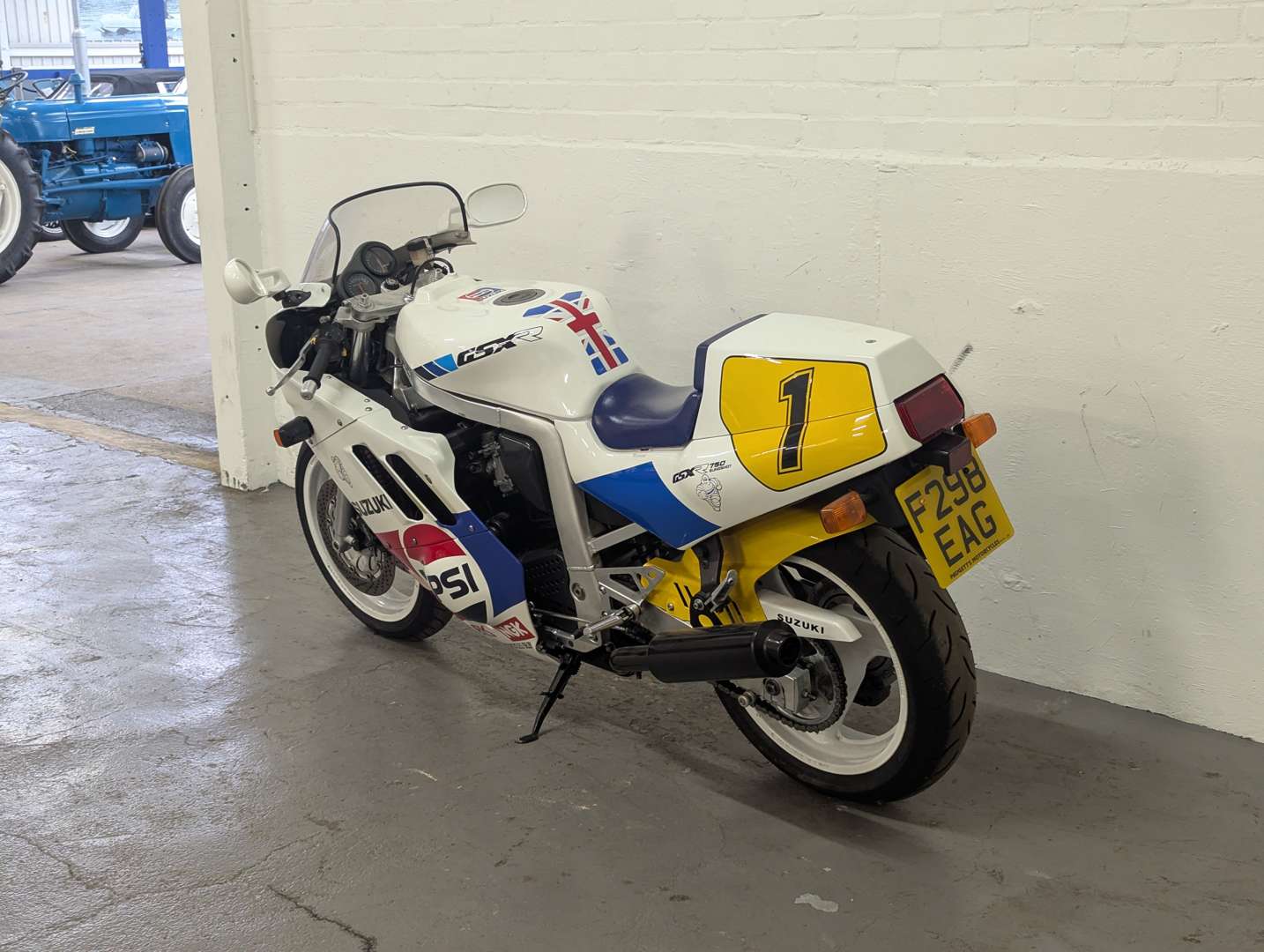 <p>1989 SUZUKI GSX 750</p>