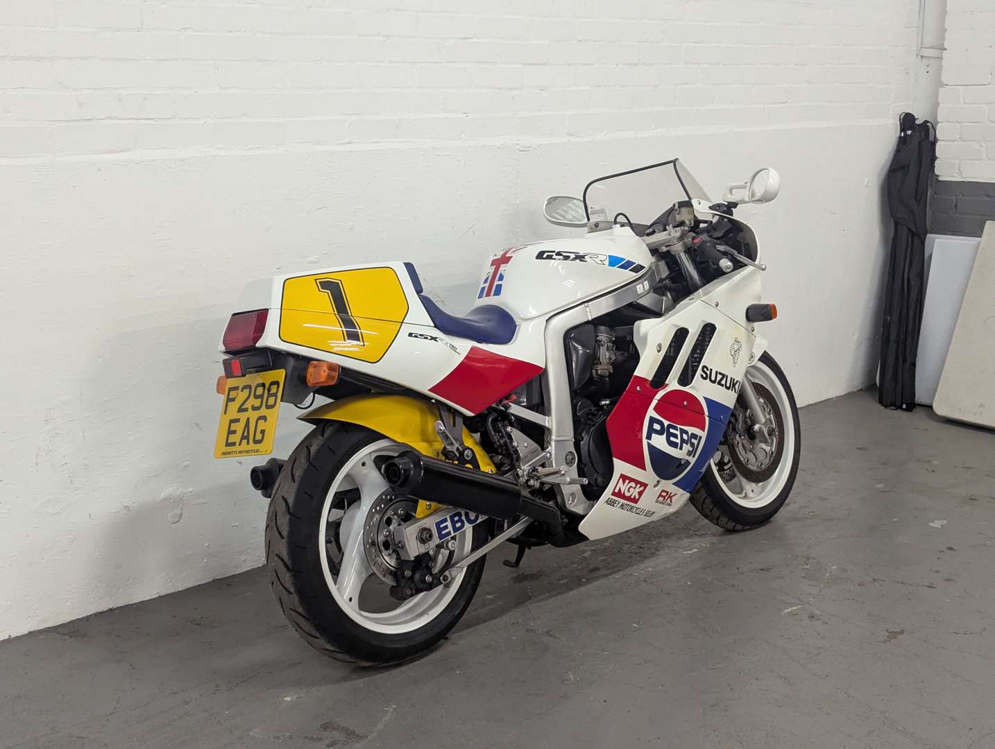 <p>1989 SUZUKI GSX 750</p>
