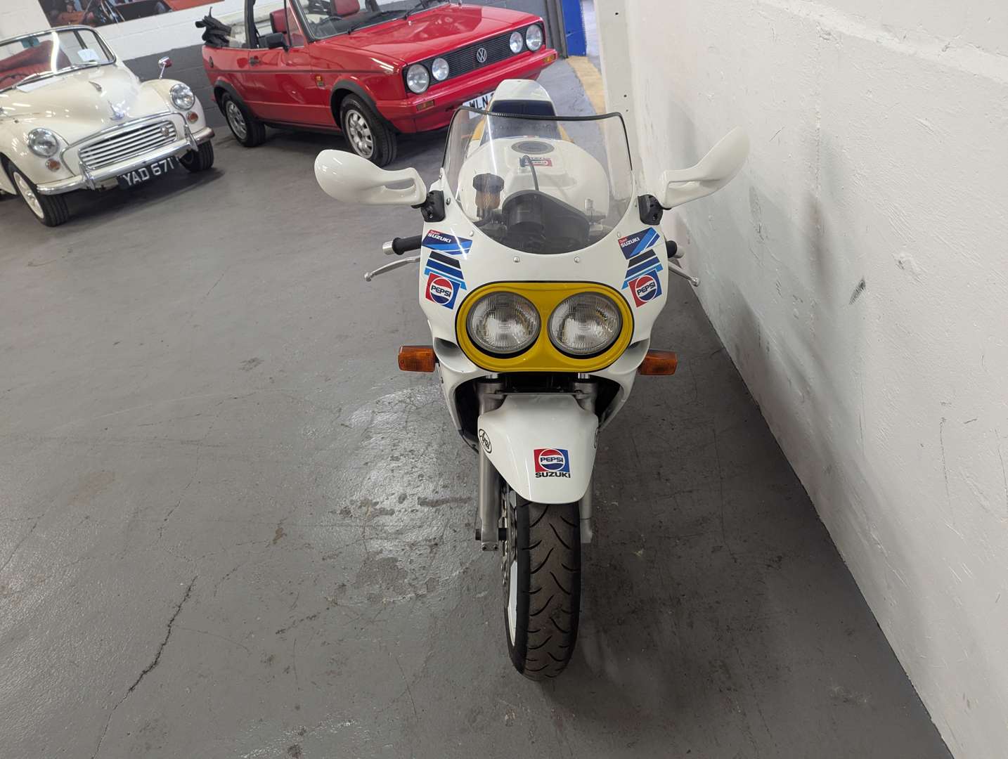 <p>1989 SUZUKI GSX 750</p>