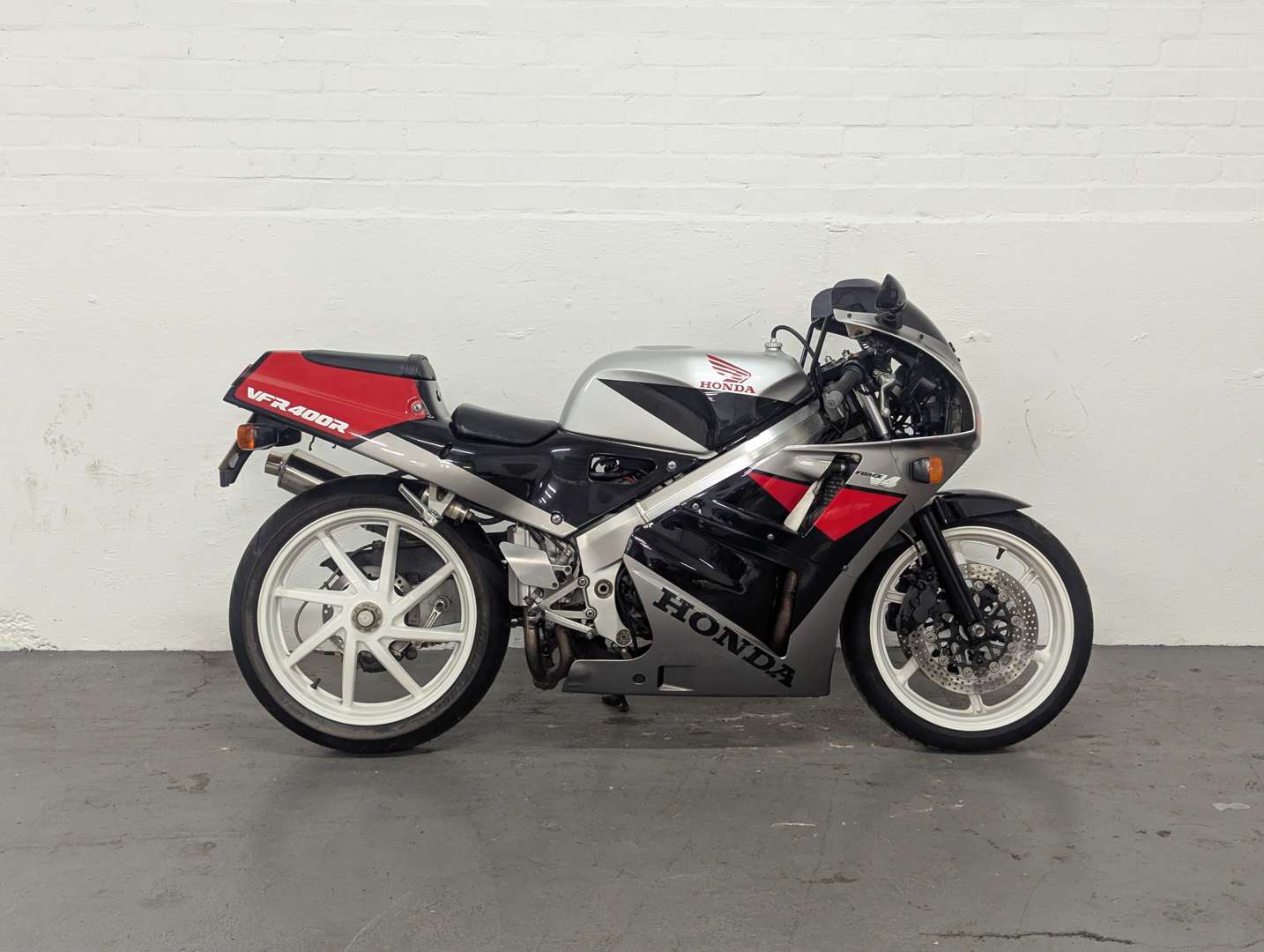<p>1992 HONDA NC30 VFR 400</p>