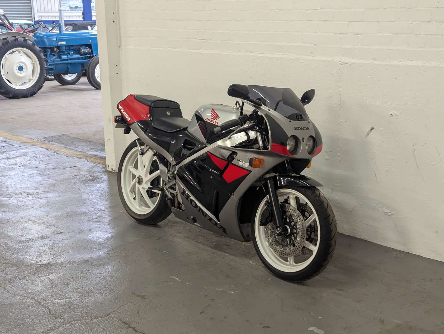 <p>1992 HONDA NC30 VFR 400</p>