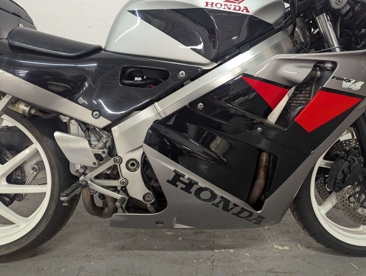 <p>1992 HONDA NC30 VFR 400</p>