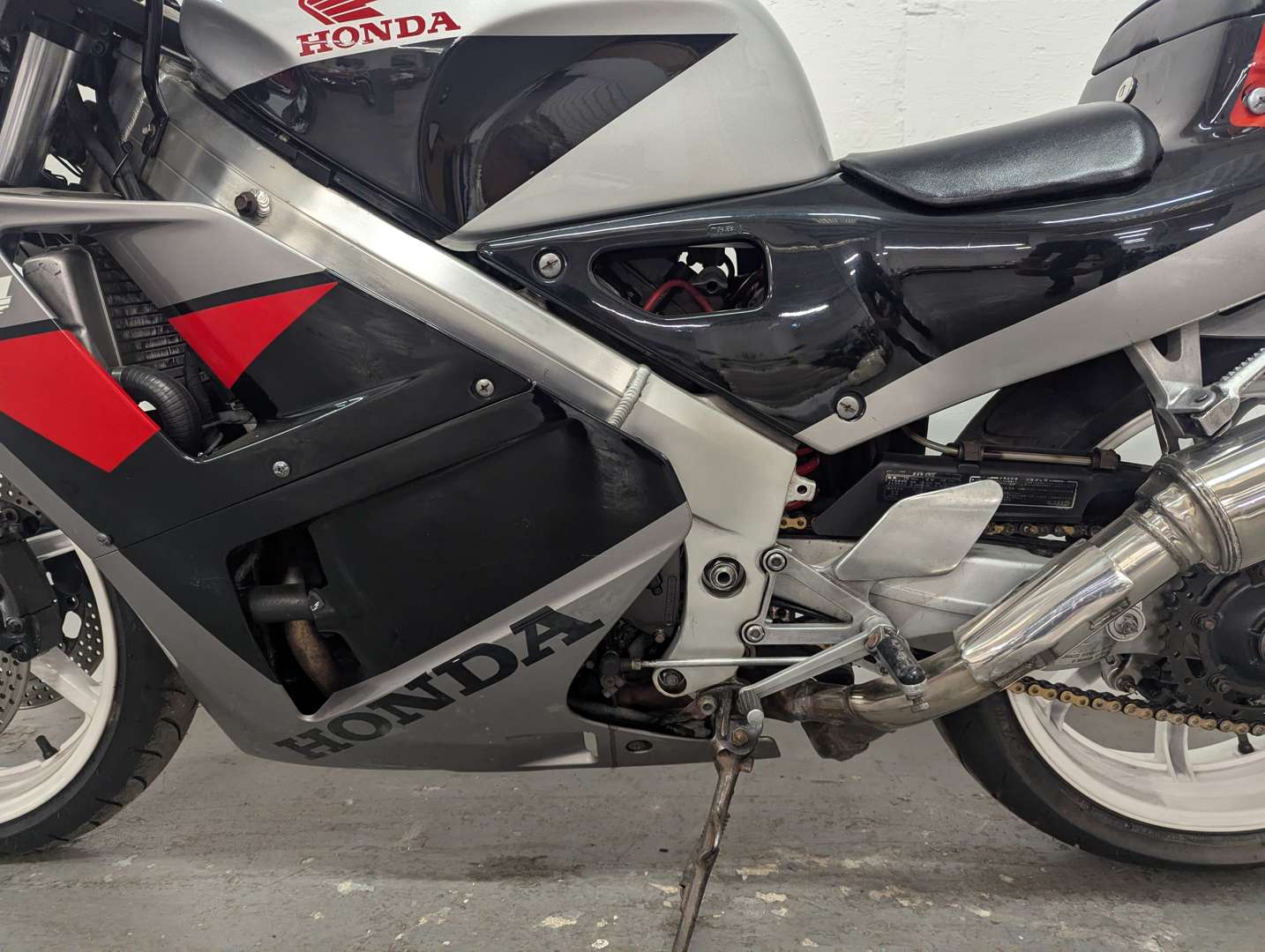 <p>1992 HONDA NC30 VFR 400</p>