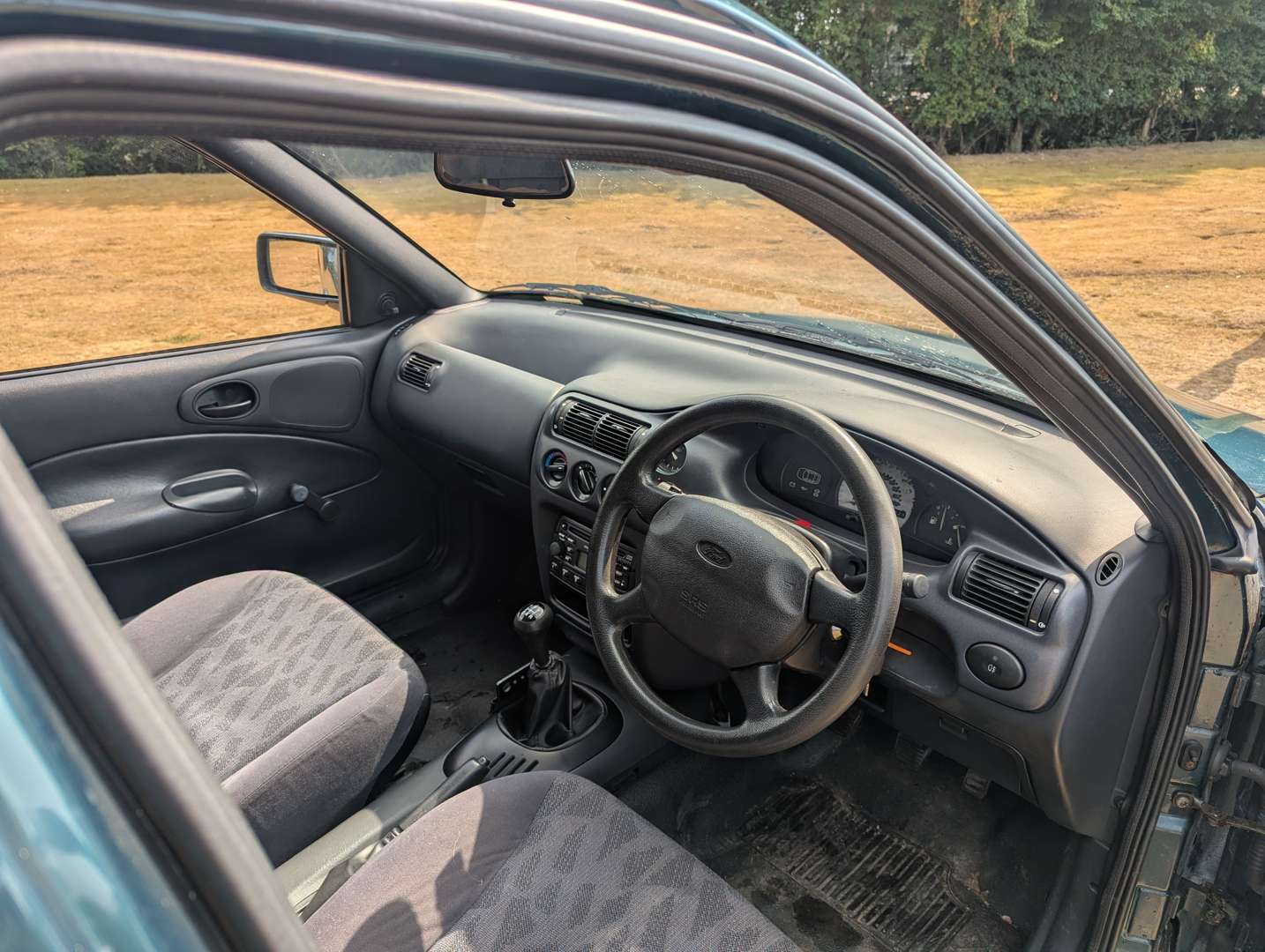 <p>1998 FORD ESCORT 55D VAN</p>