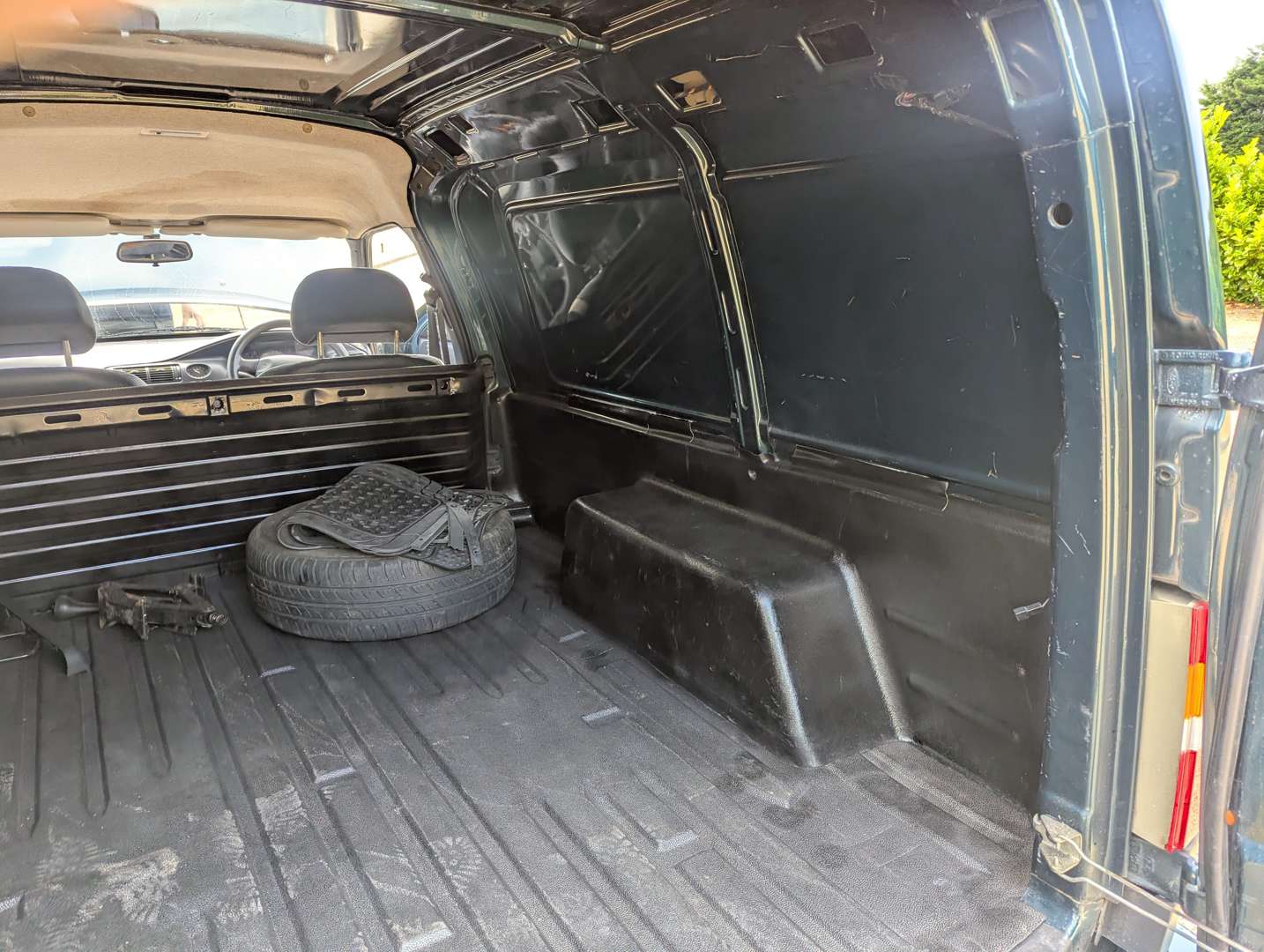 <p>1998 FORD ESCORT 55D VAN</p>
