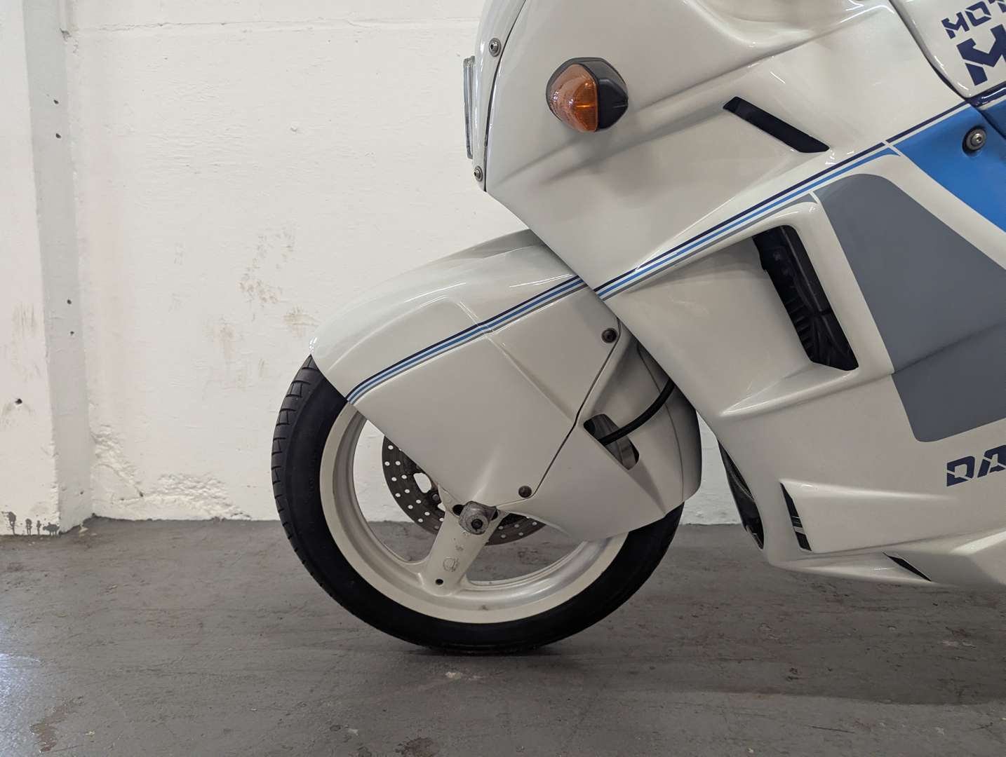 <p>1991 MORINI 400 DART</p>
