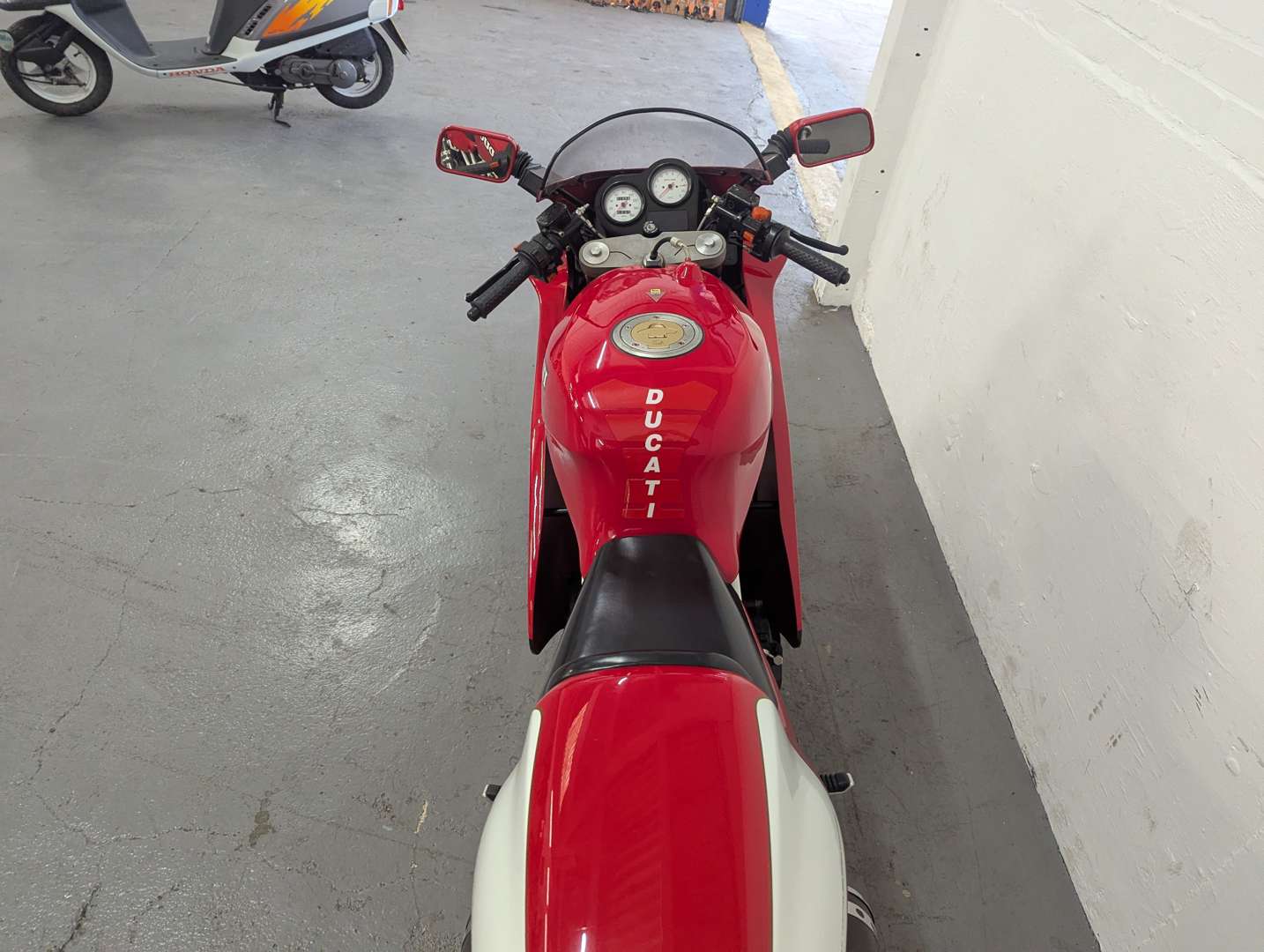 <p>1991 DUCATI 750 SUPER SPORT</p>