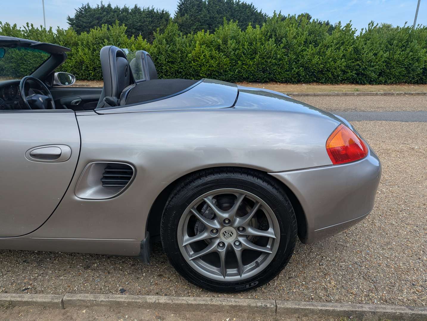 <p>2002 PORSCHE BOXSTER 2.7</p>