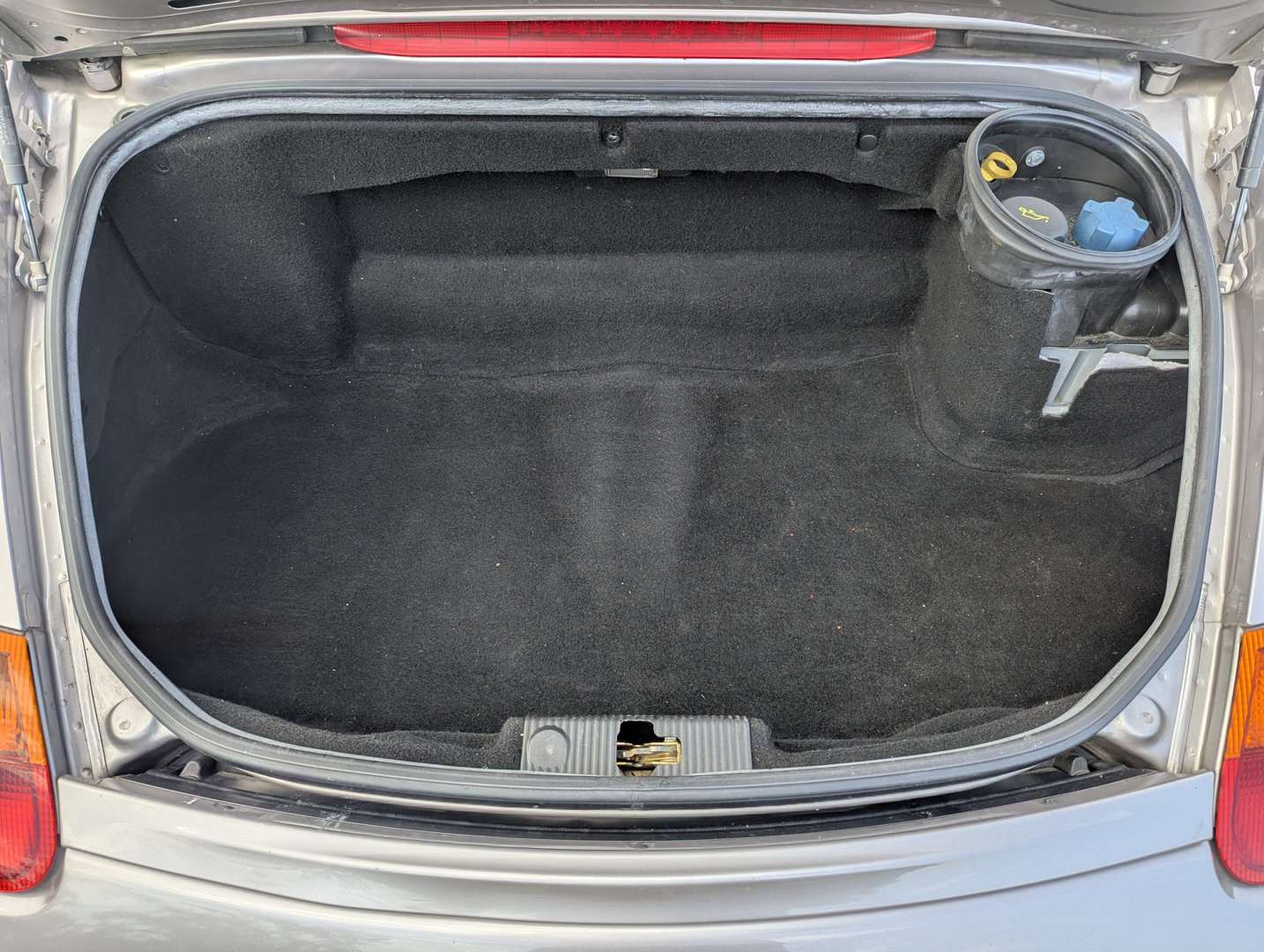 <p>2002 PORSCHE BOXSTER 2.7</p>