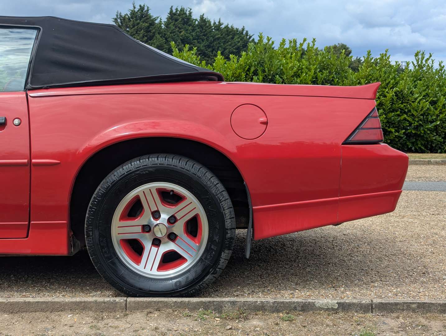 <p>1989 CHEVROLET CAMARO LHD</p>