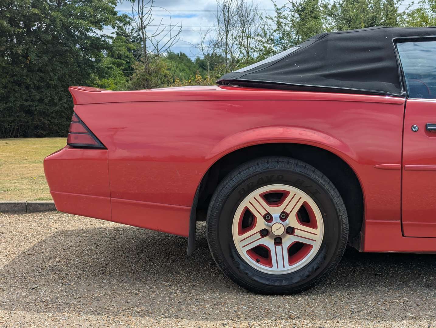 <p>1989 CHEVROLET CAMARO LHD</p>